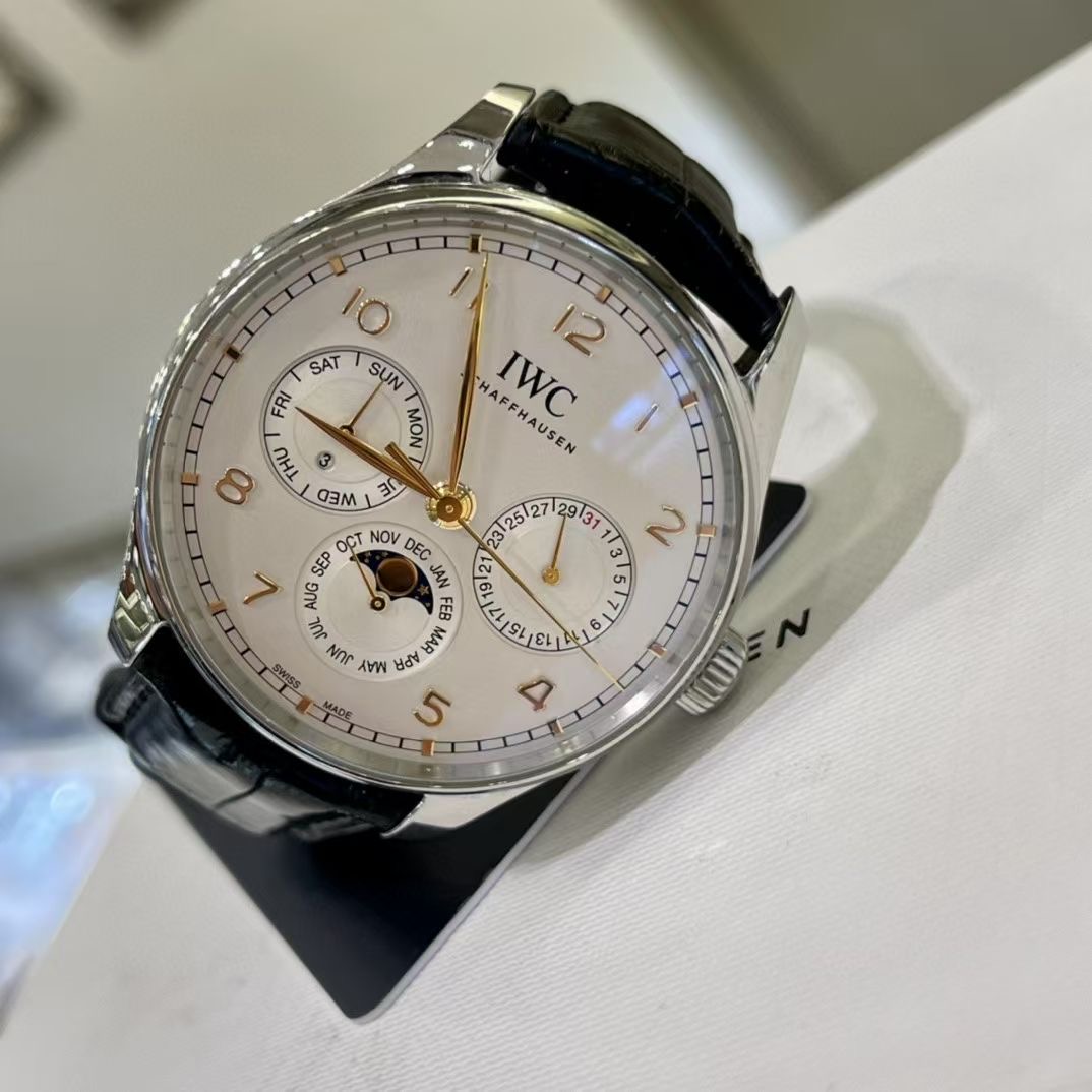 IWC 344203 detail 4