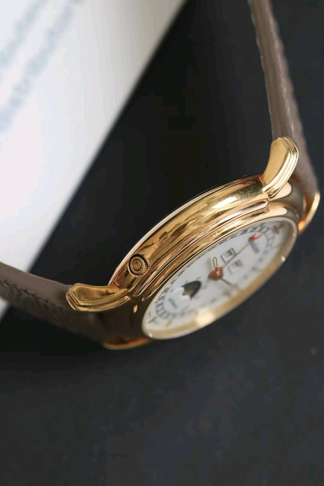 Jaeger-LeCoultre vintage detail 6