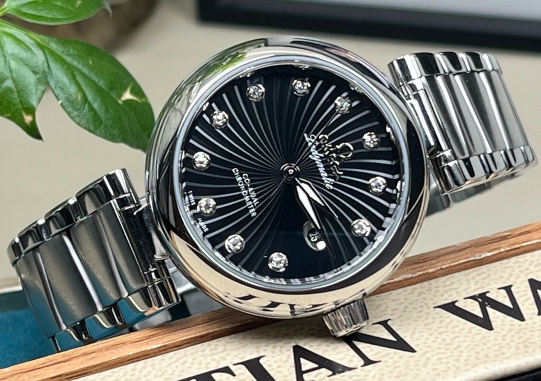 Omega 425.30.34.20.51.001 detail 2
