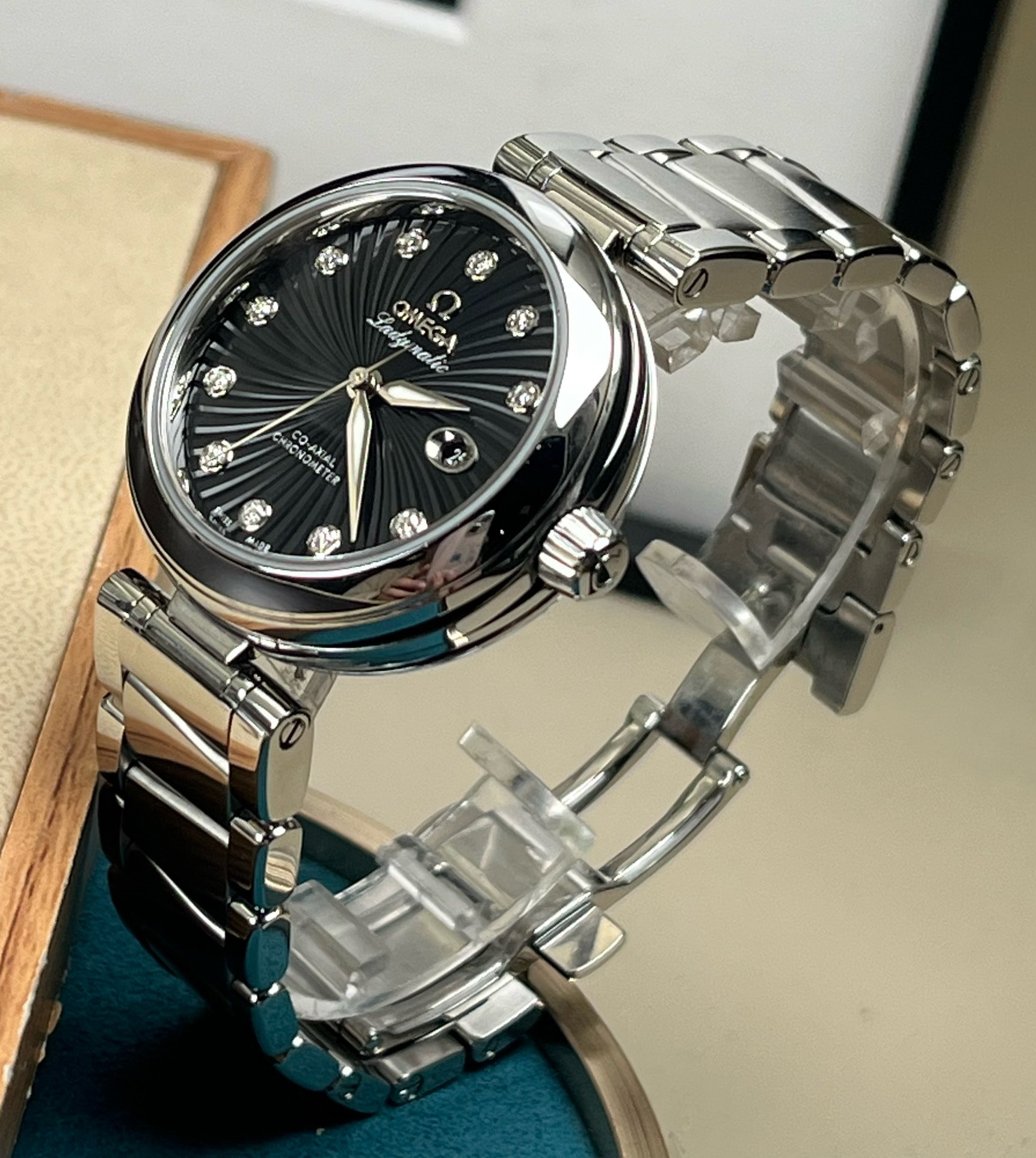Omega 425.30.34.20.51.001 detail 4