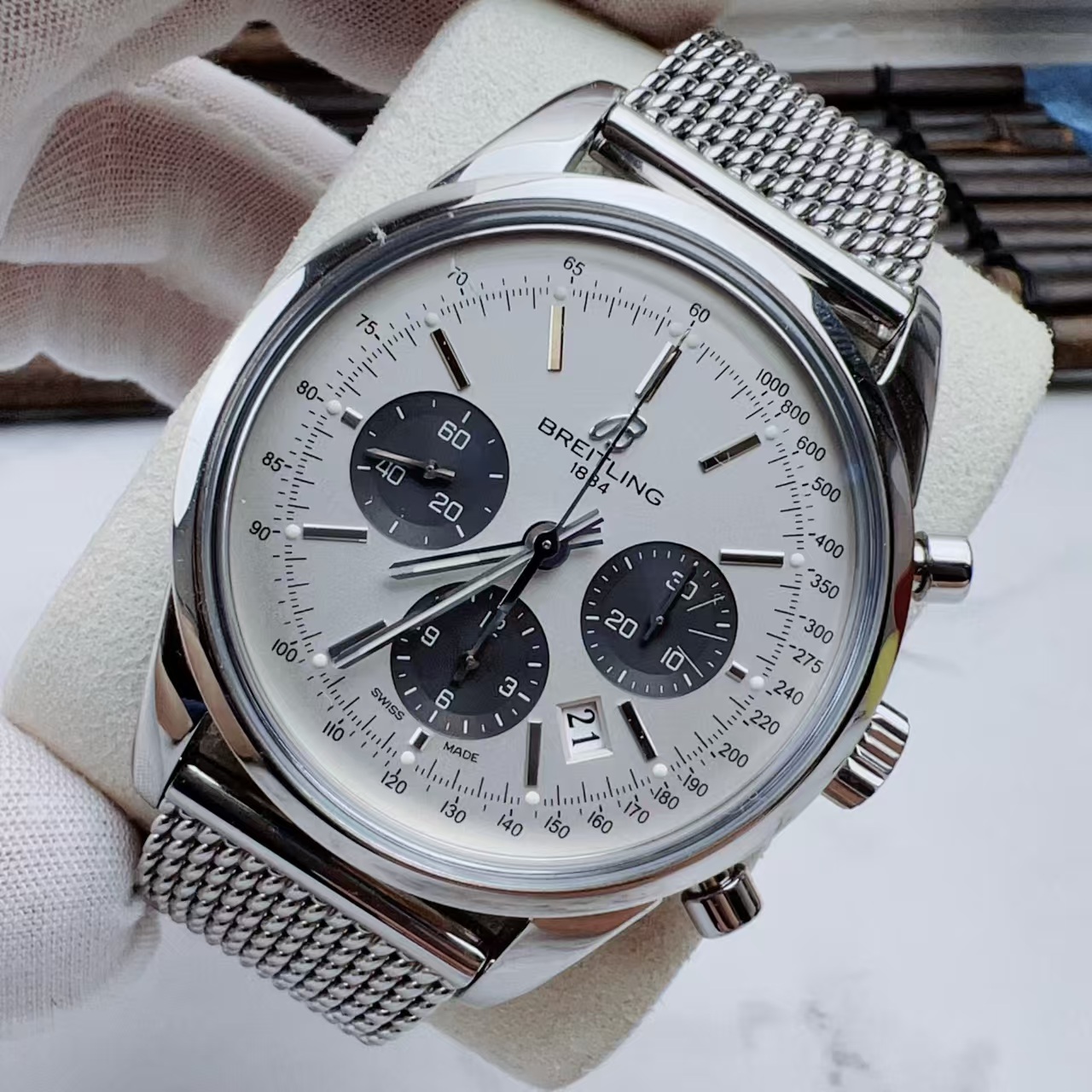 Breitling AB0152121G1A1 detail 2