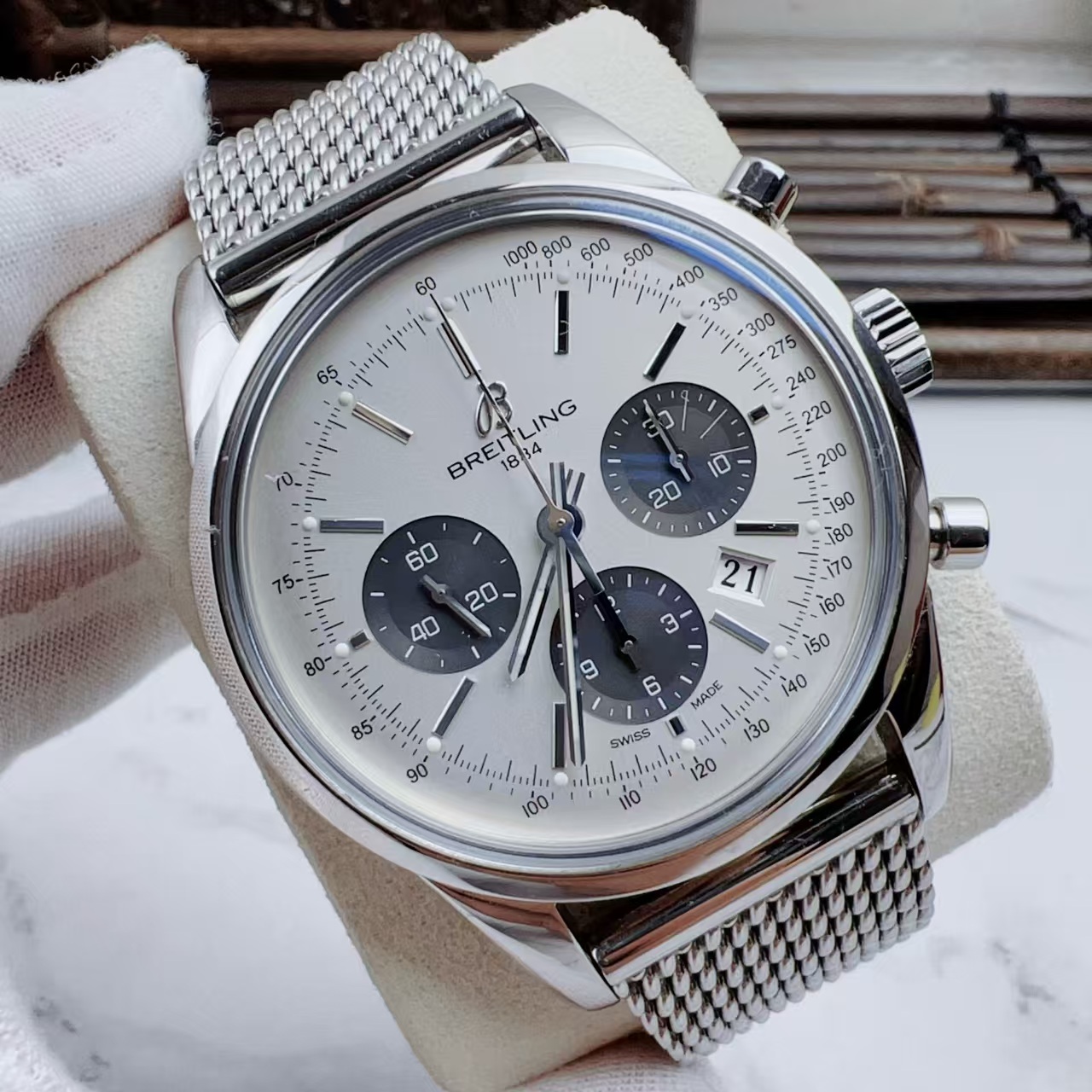 Breitling AB0152121G1A1 detail 1