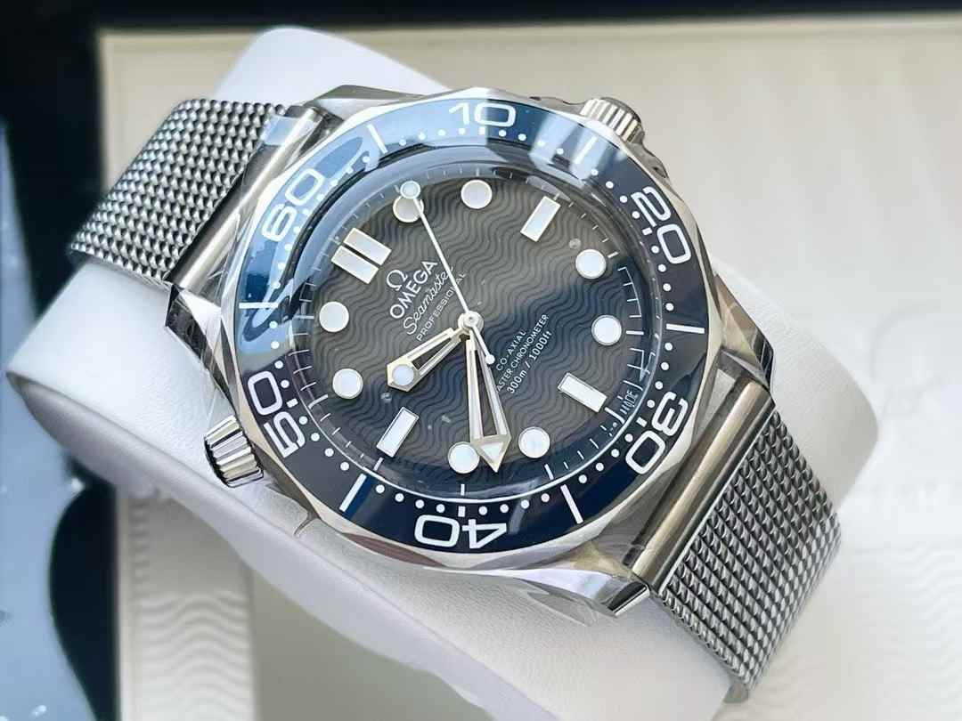 Omega 210.30.42.20.03.002 detail 1