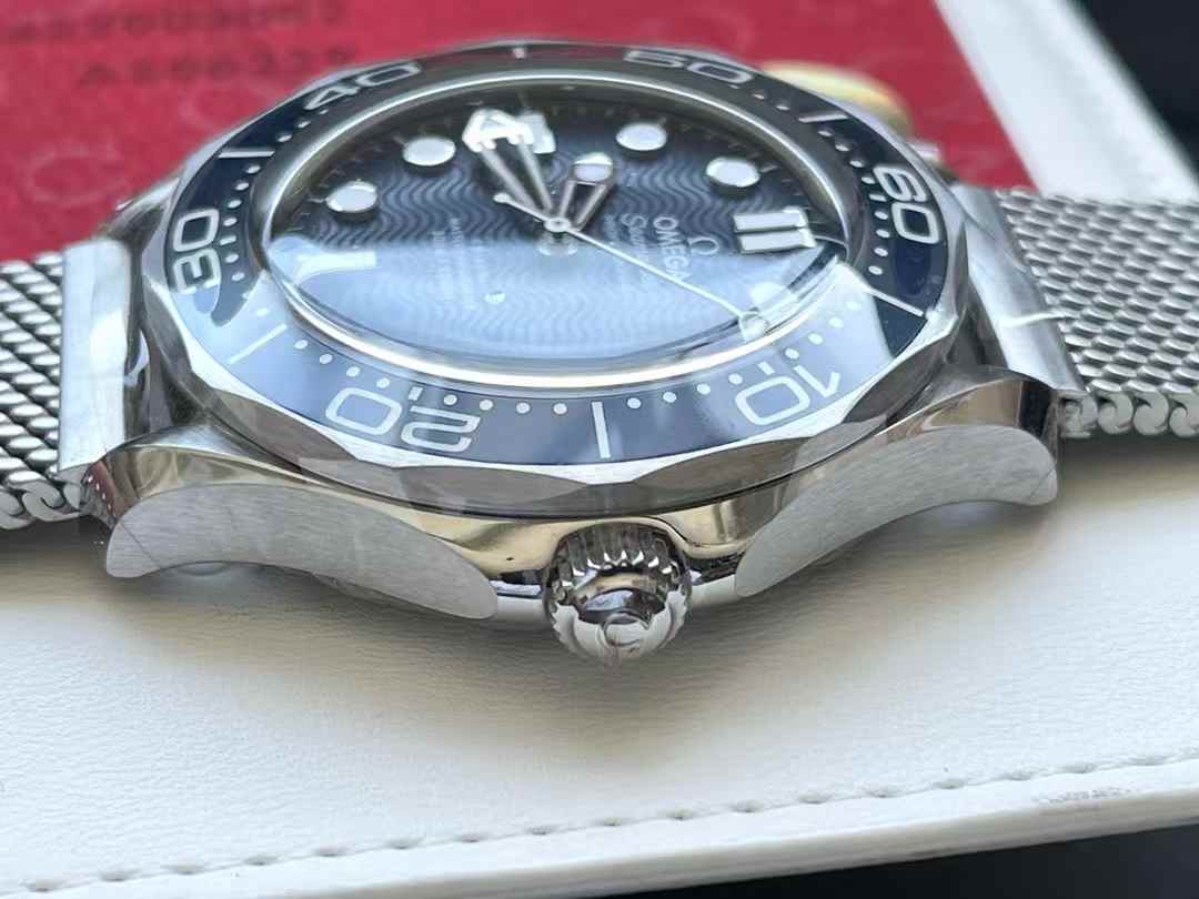 Omega 210.30.42.20.03.002 detail 2