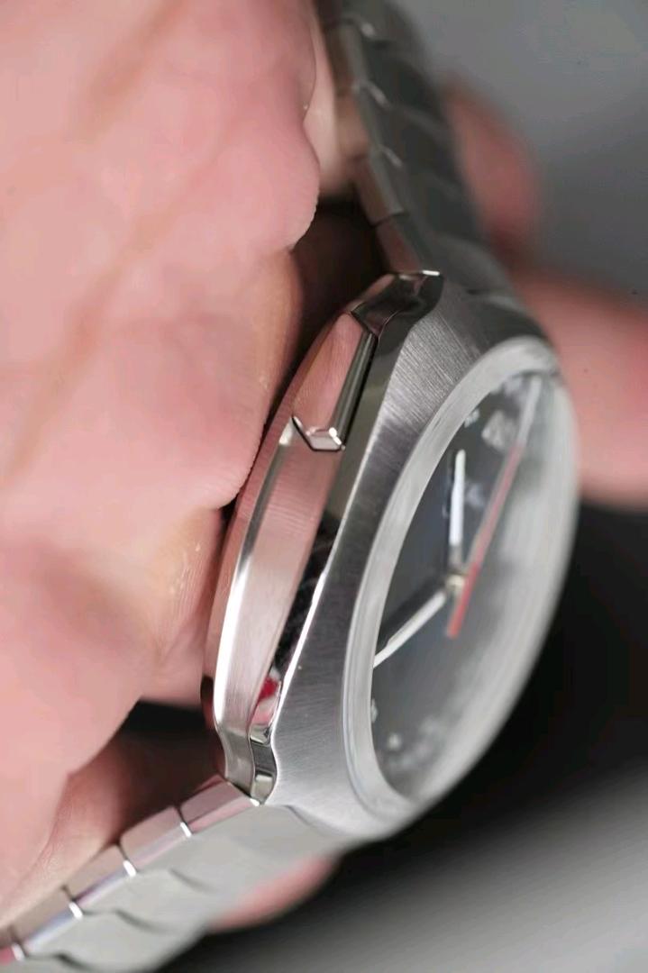 H.Moser & Cie() Vintage detail 5