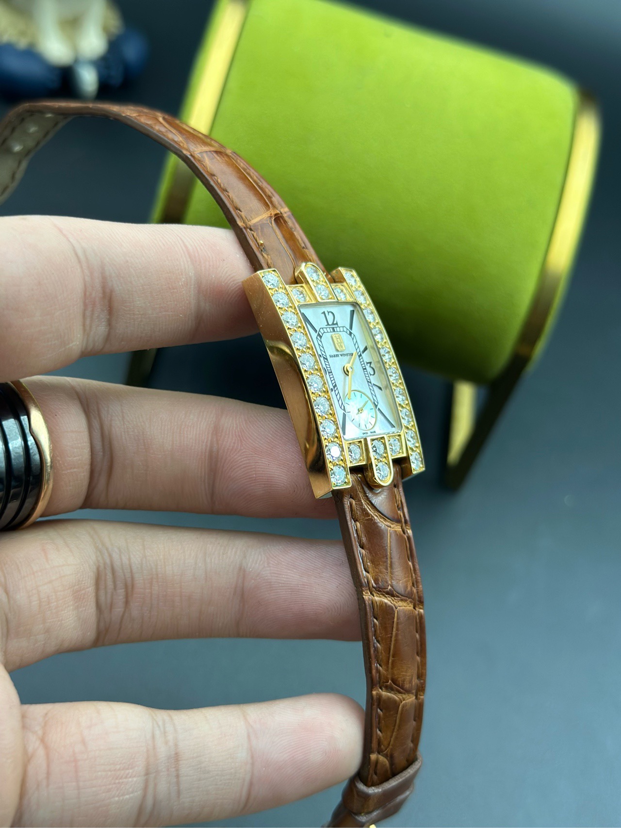 Harry Winston 310LQG detail 3