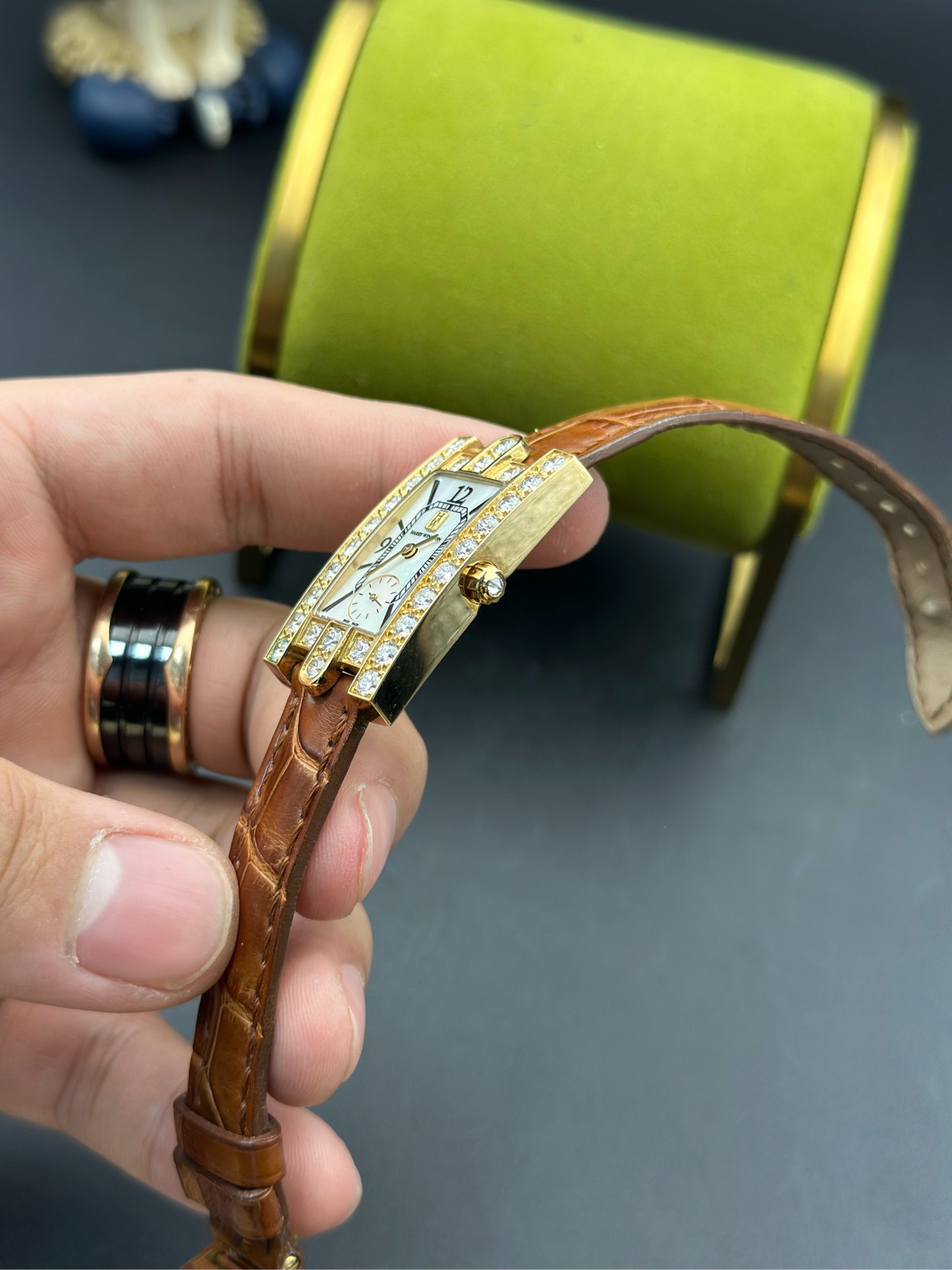 Harry Winston 310LQG detail 4