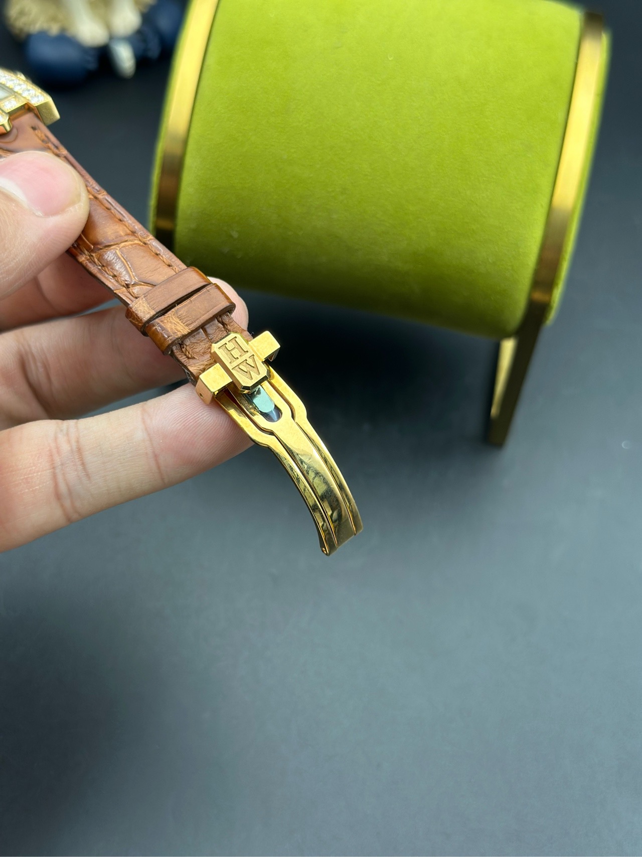 Harry Winston 310LQG detail 5