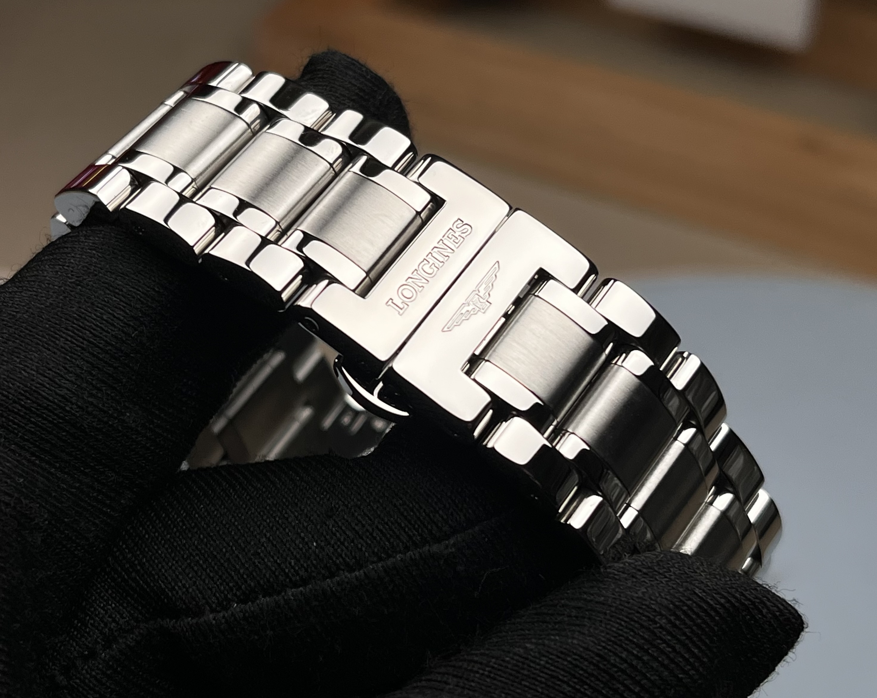 Longines L2.793.4.97.6 detail 3