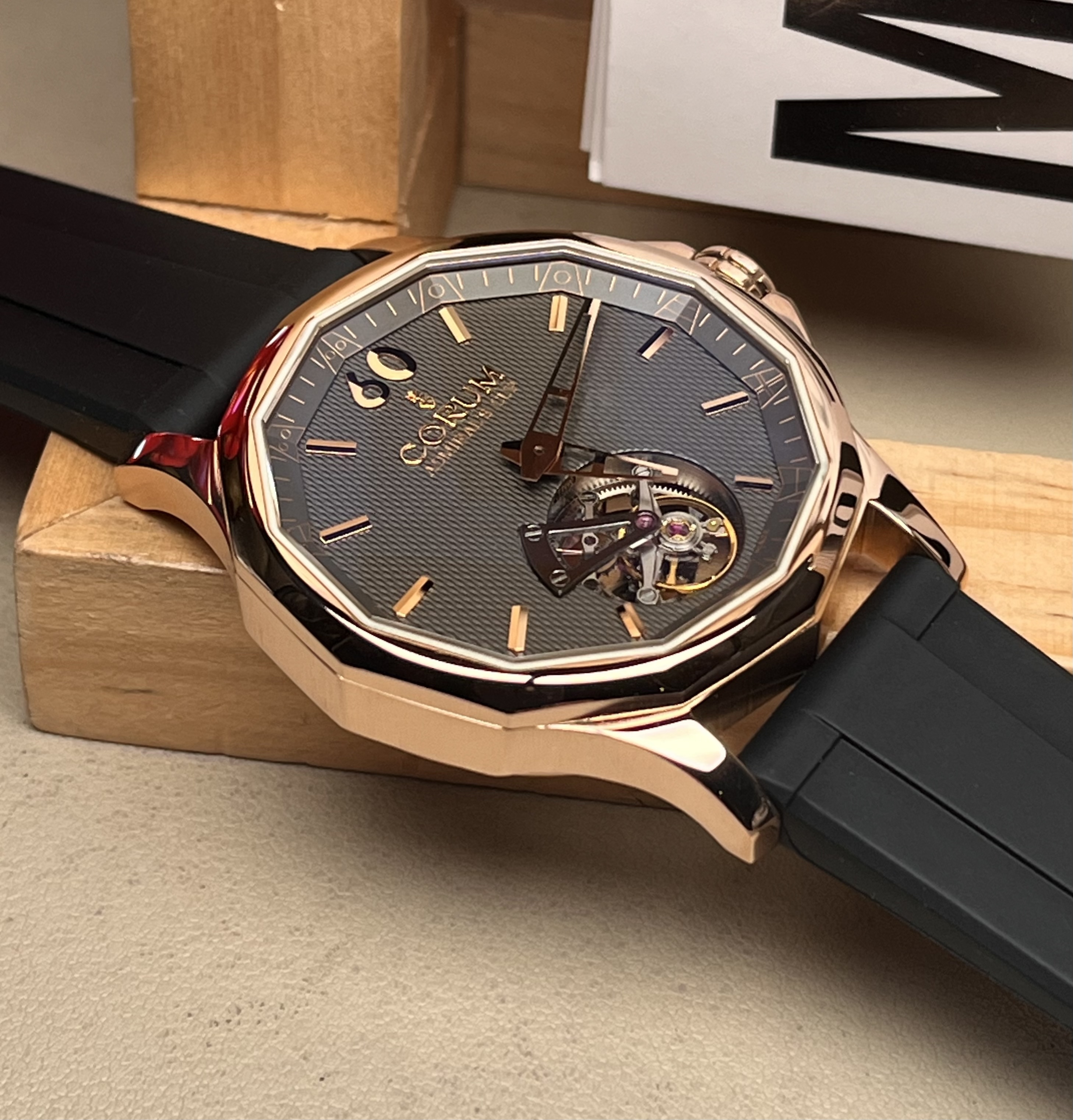 Corum 029.101.55 / 0002 FH12 detail 2