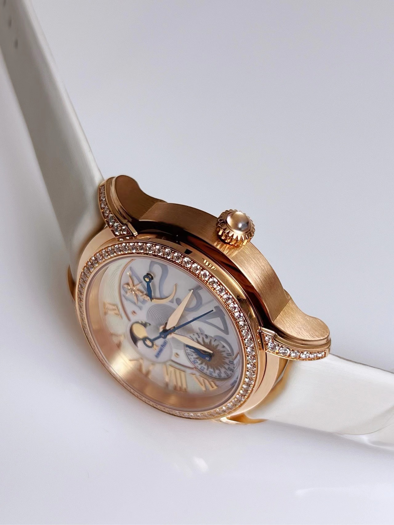 Audemars Piguet 77315OR.ZZ.D013SU.01 detail 1