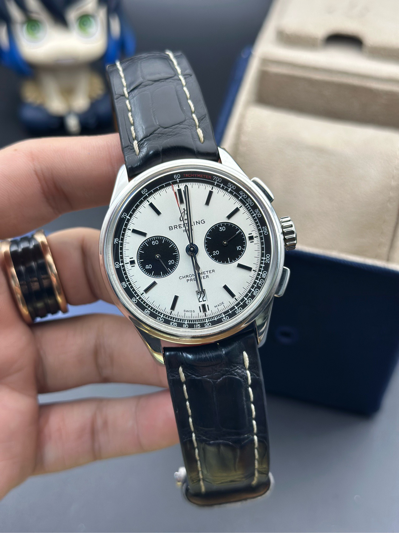 Breitling AB0118221G1P1 detail 2