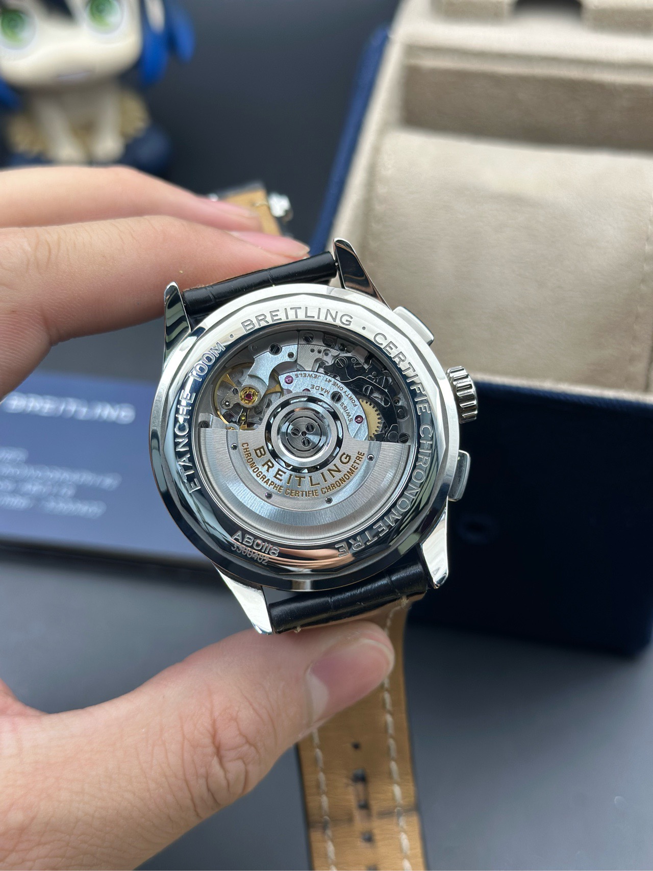 Breitling AB0118221G1P1 detail 6