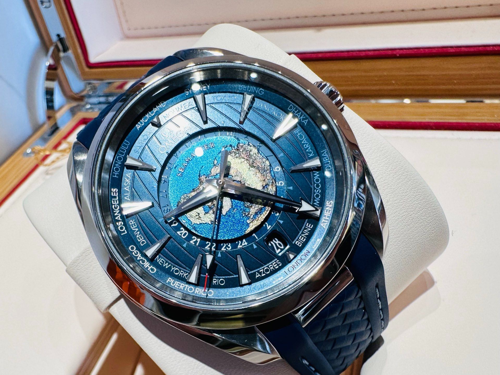 Omega 220.12.43.22.03.001 detail 1