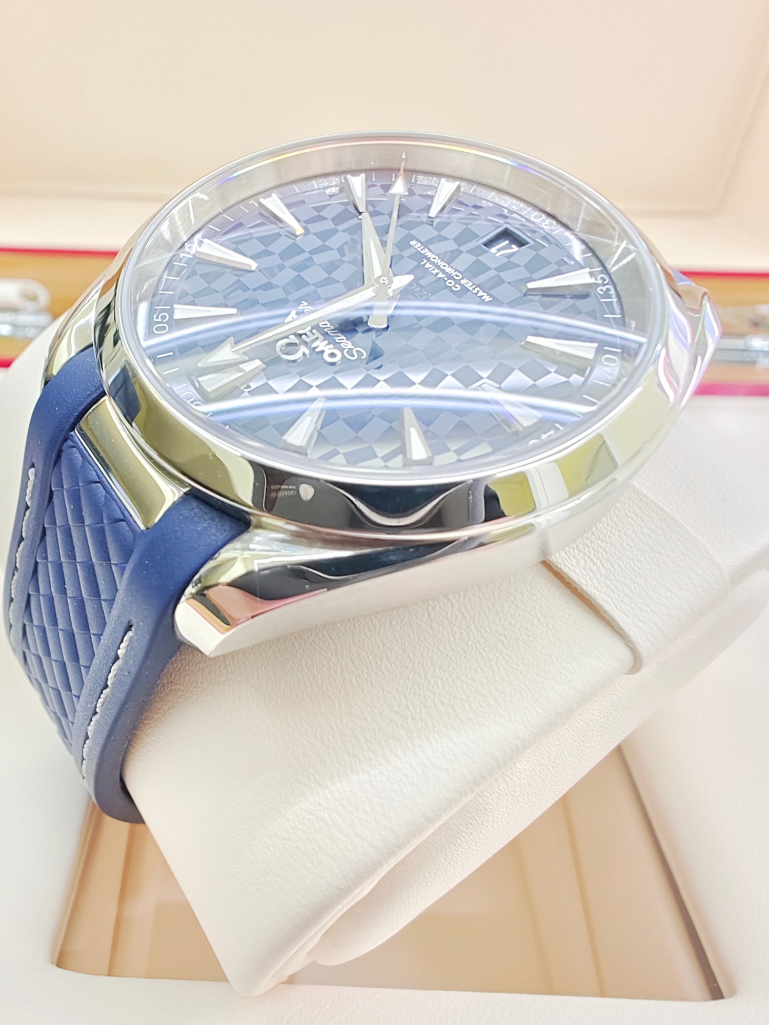 Omega 522.12.41.21.03.001 detail 3