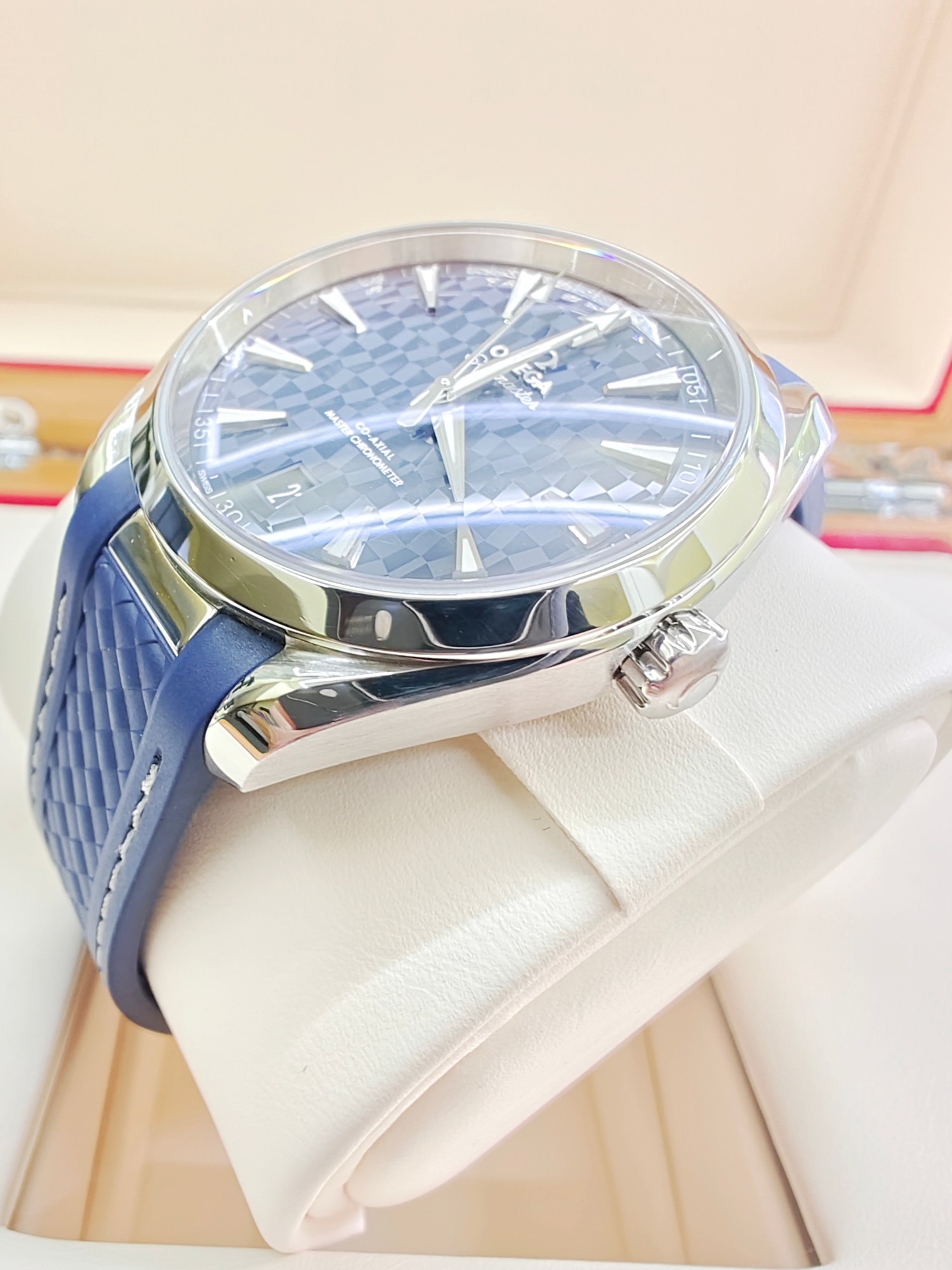 Omega 522.12.41.21.03.001 detail 2