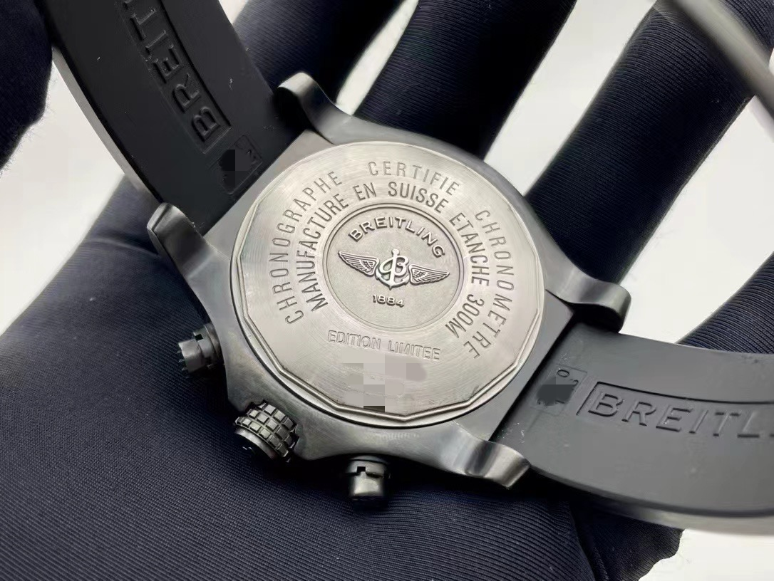 Breitling M13380 detail 7