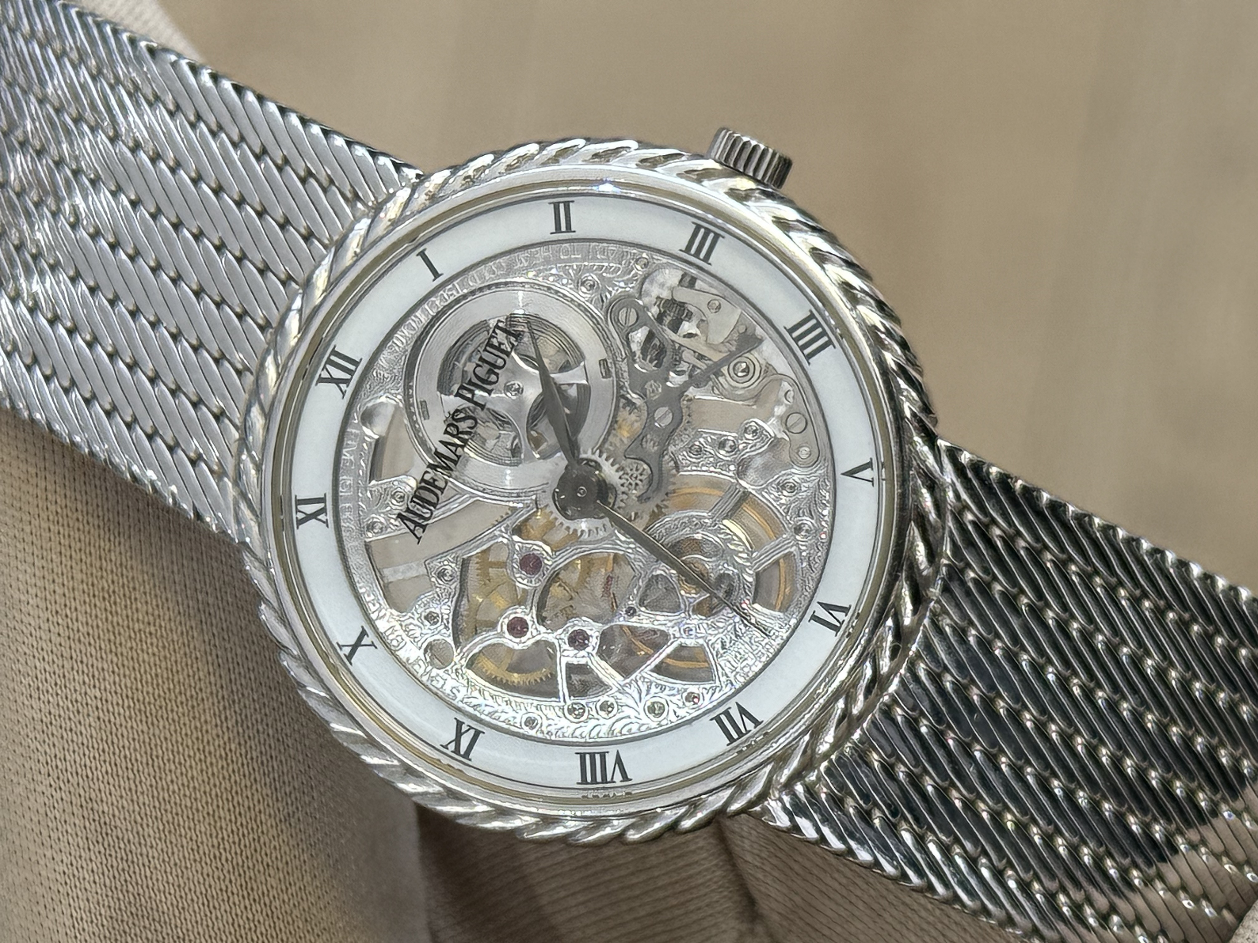Exploring the World of Vintage Luxury Watches: Why Old is Gold