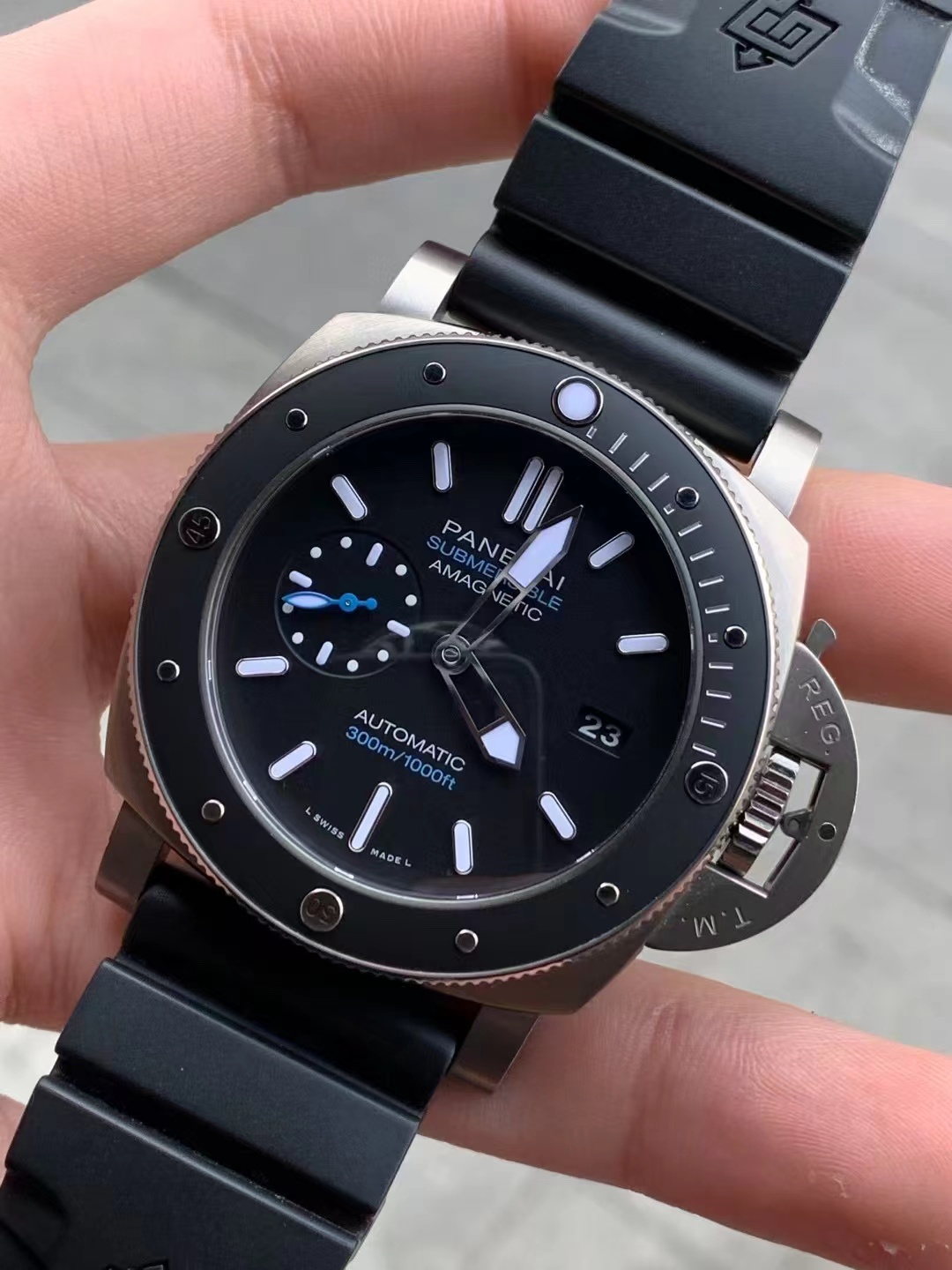 Panerai PAM01389 detail 2