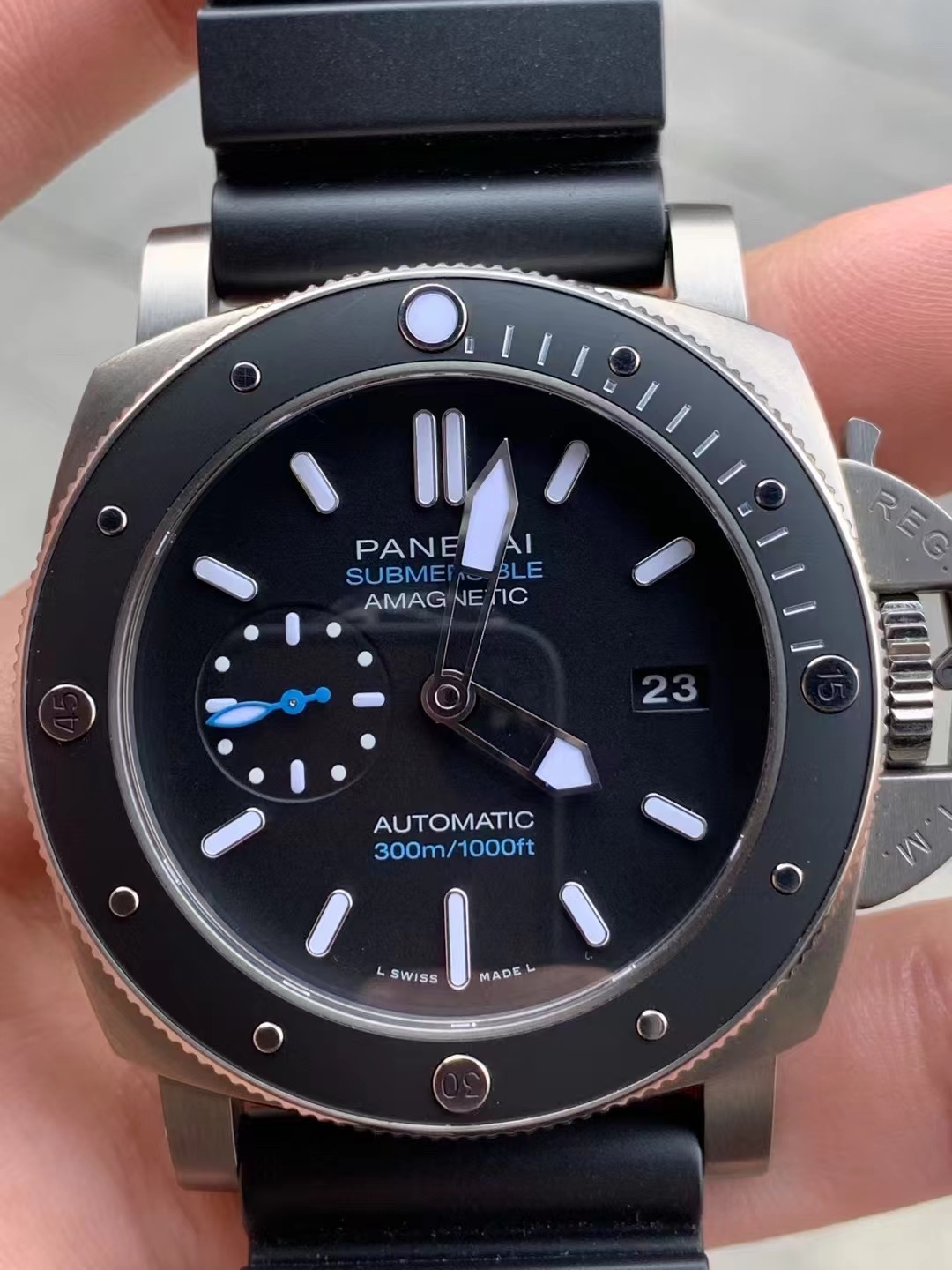 Panerai PAM01389 detail 1