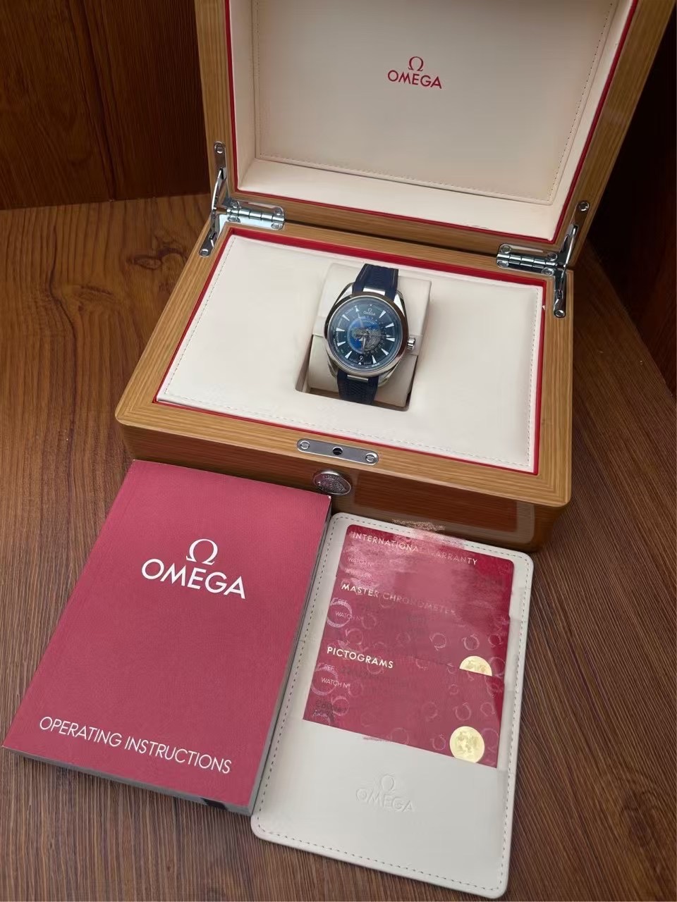 Omega 220.12.43.22.03.001 detail 6
