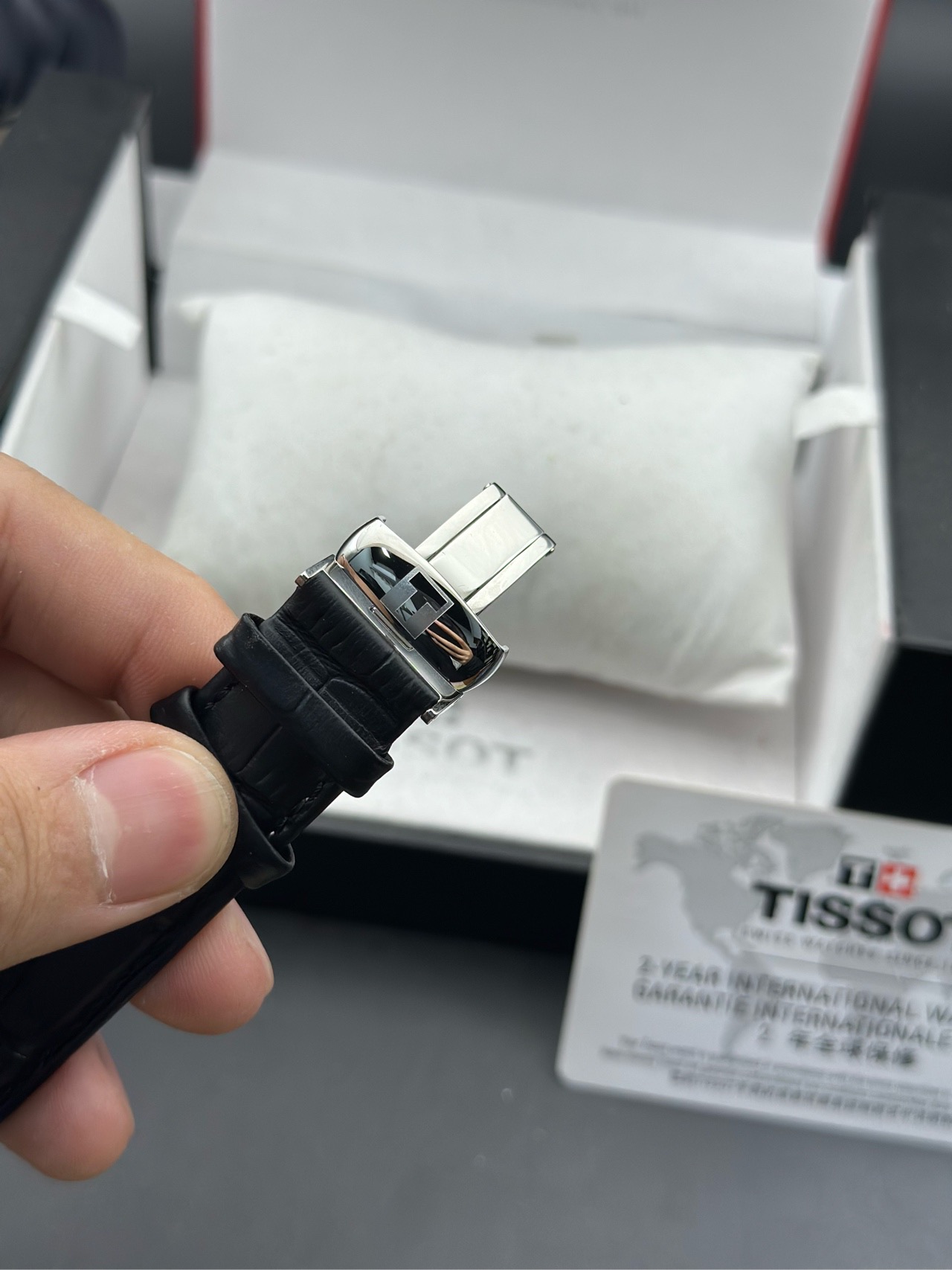 Tissot T1224071603100 detail 4