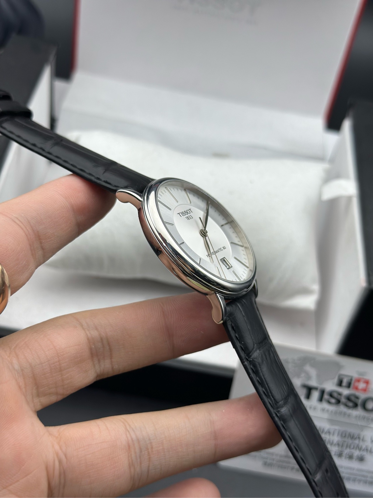 Tissot T1224071603100 detail 2