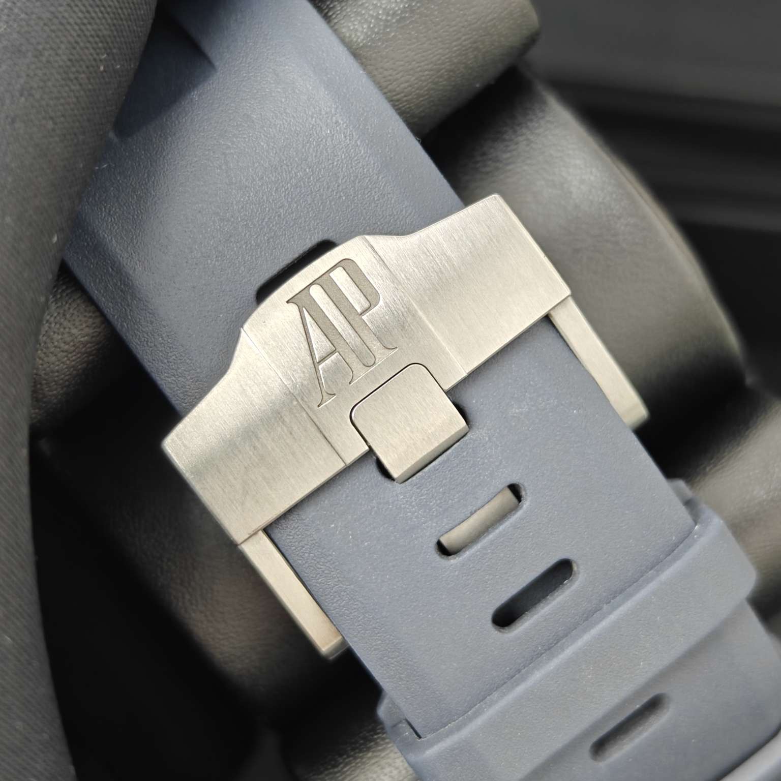 Audemars Piguet 15720ST.OO.A027CA.01 detail 3
