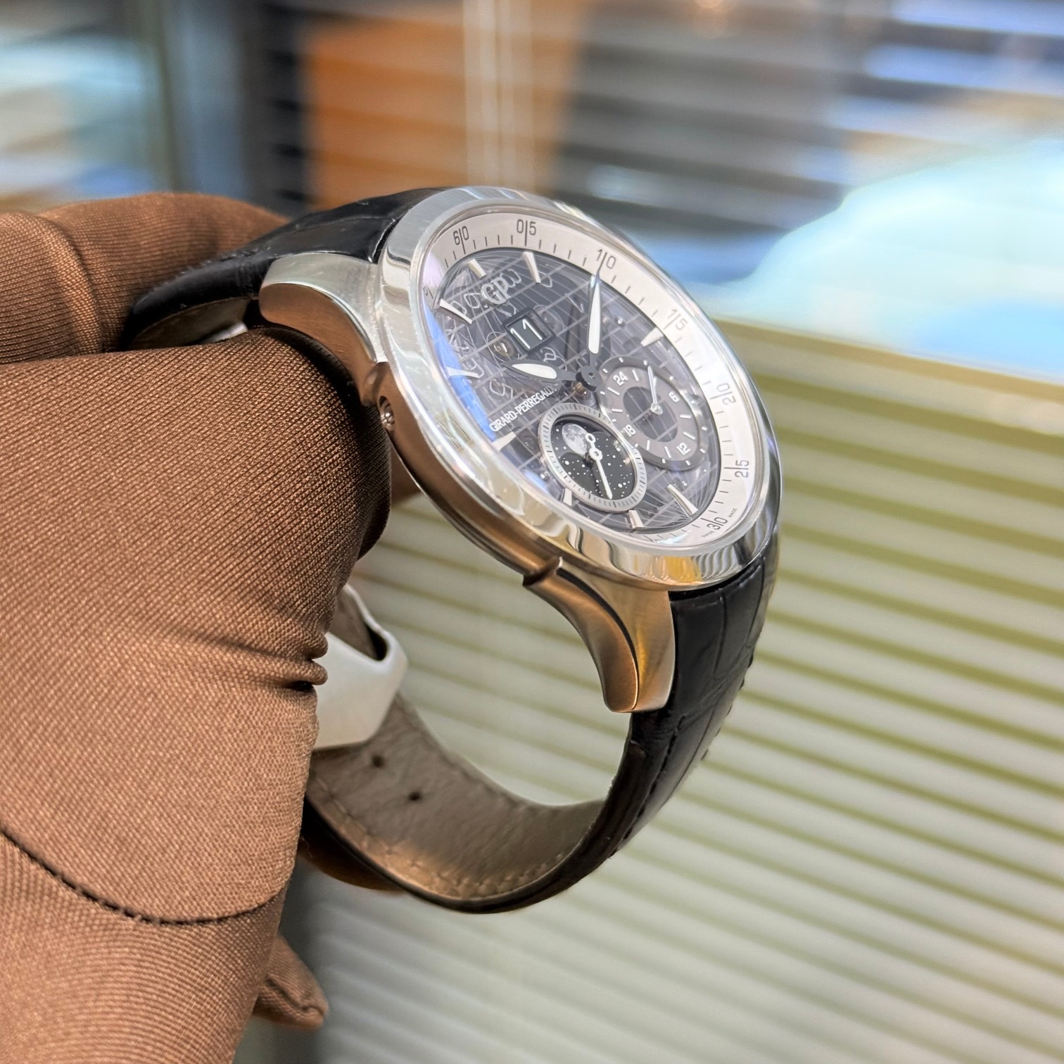 Girard Perregaux 49655-11-231-BB6A detail 2