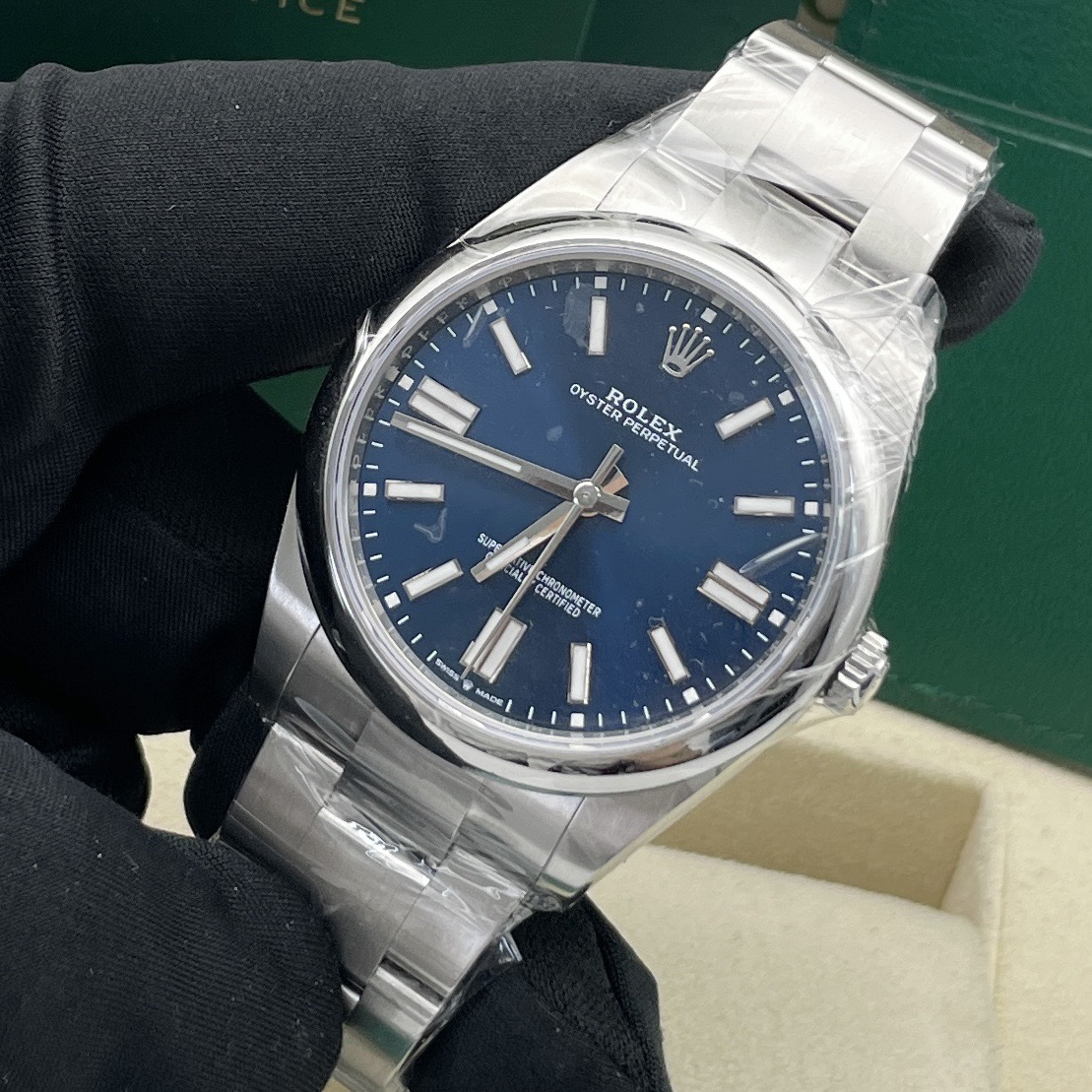 Rolex 124300-0003 detail 1