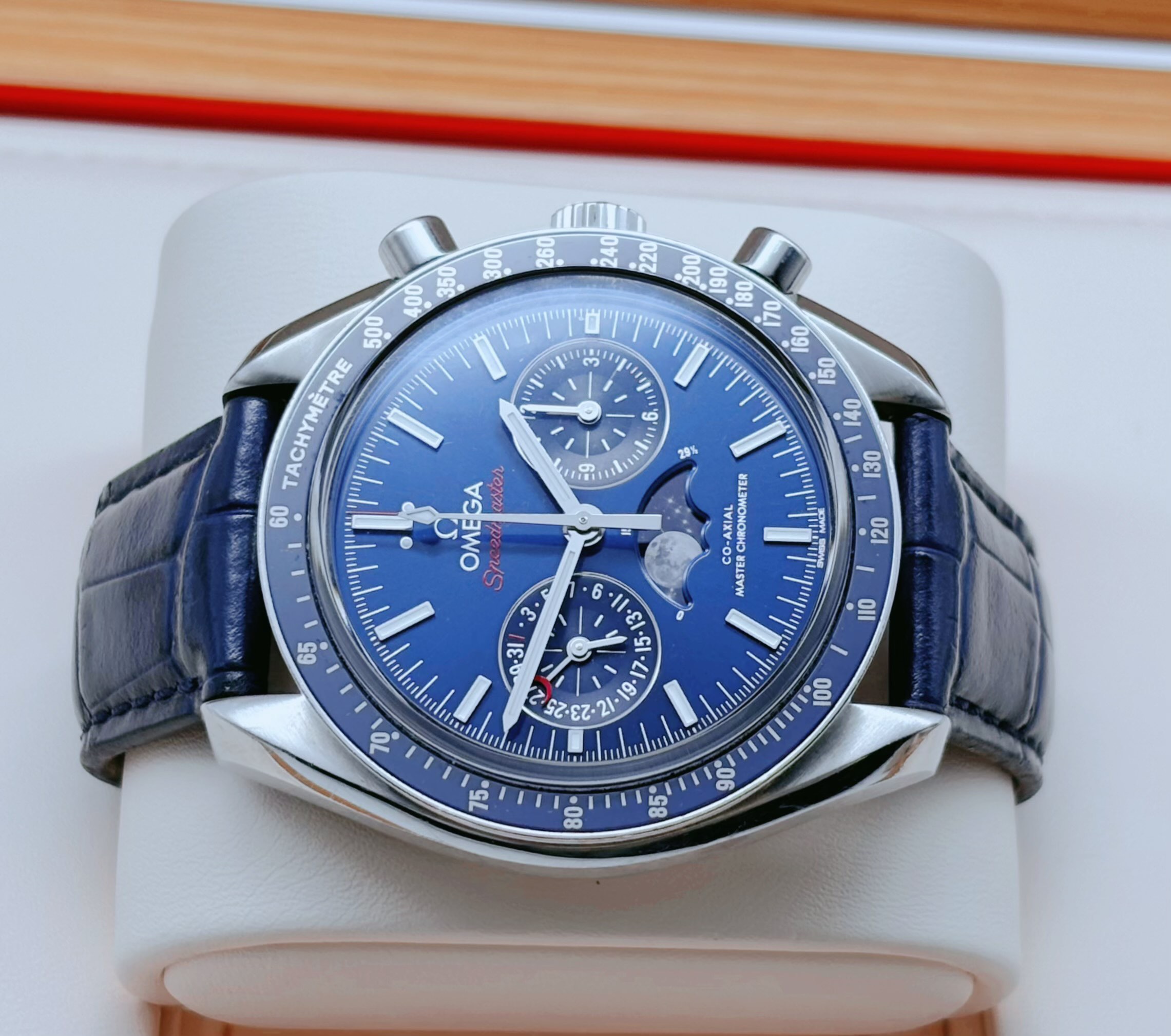 Omega 304.33.44.52.03.001 detail 1