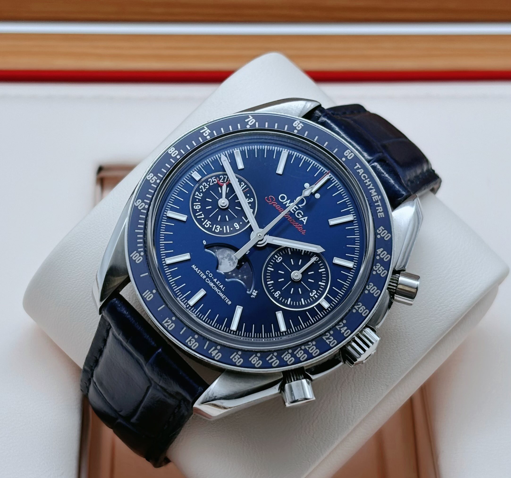 Omega 304.33.44.52.03.001 detail 3