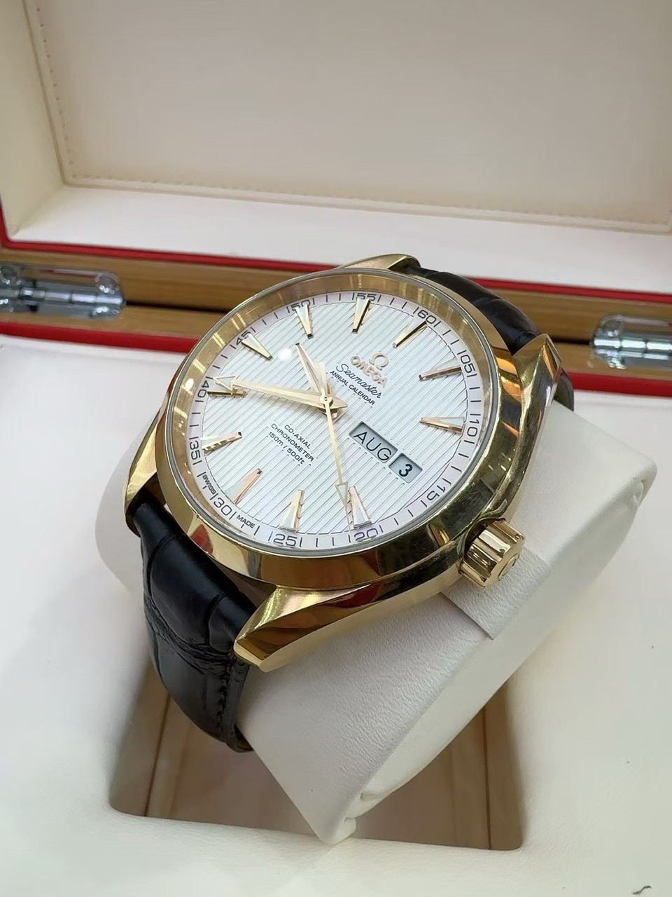 Omega 231.53.43.22.02.002 detail 3