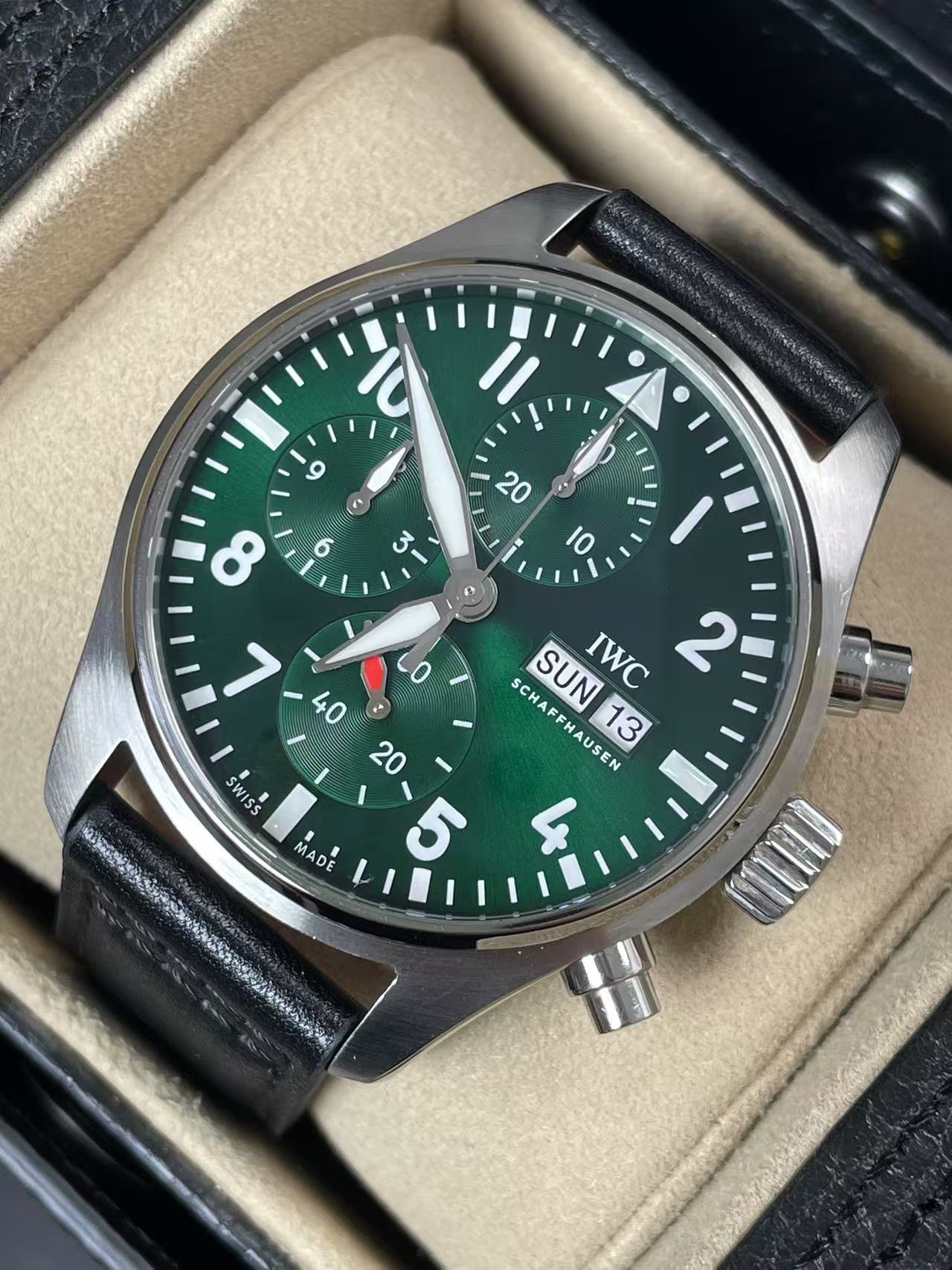 IWC 388103 detail 1