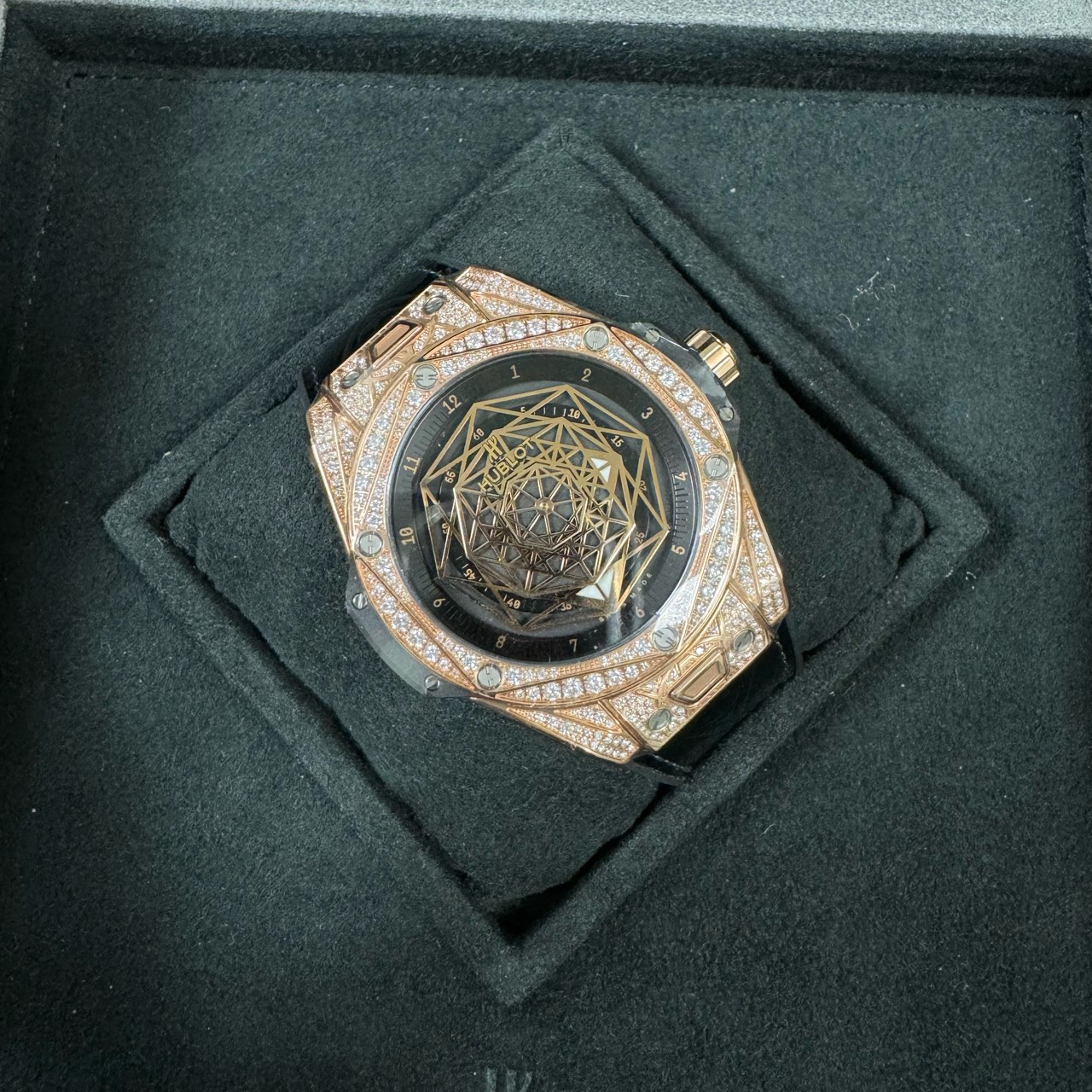 Hublot 465.OS.1118.VR.1704.MXM18 detail 6