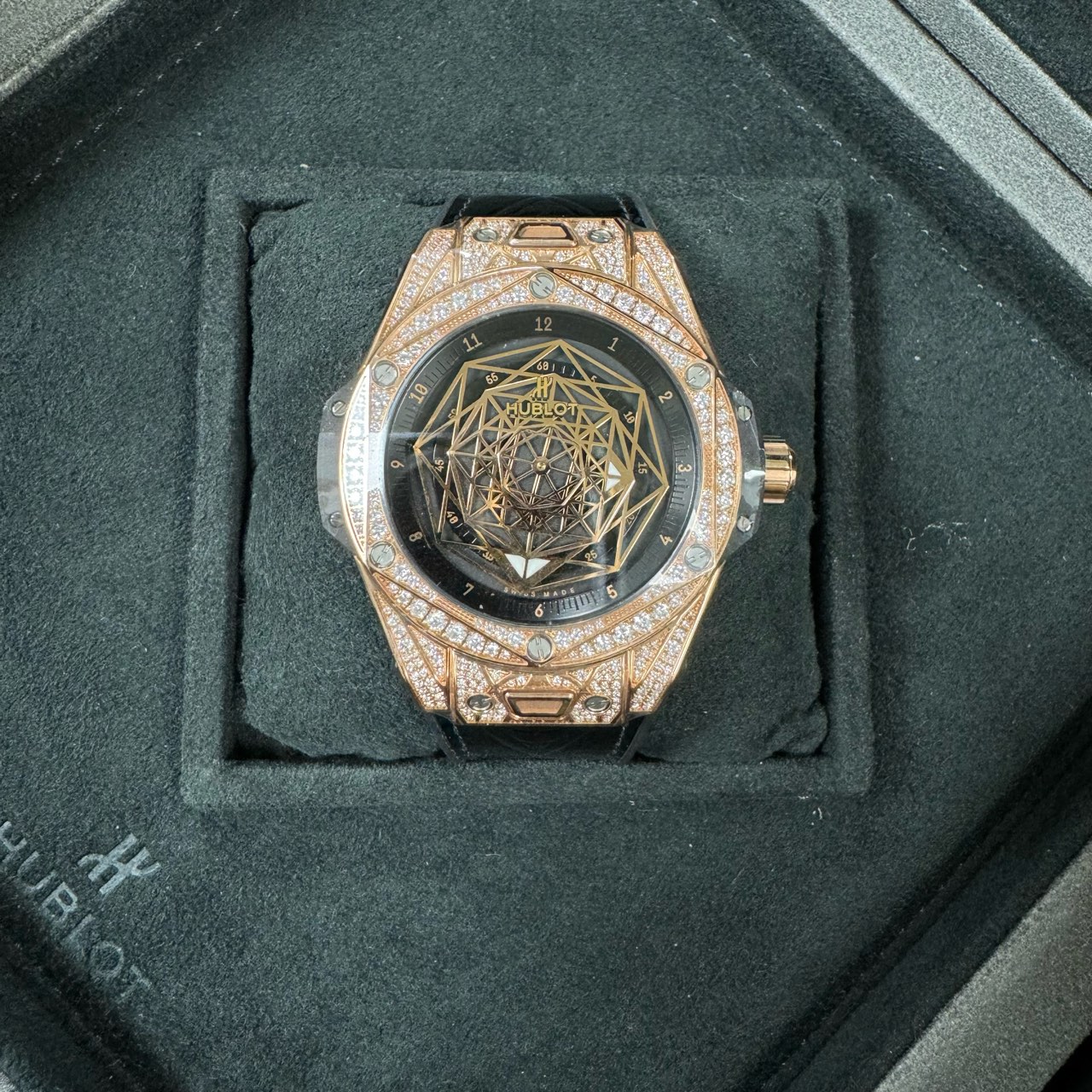 Hublot 465.OS.1118.VR.1704.MXM18 detail 4