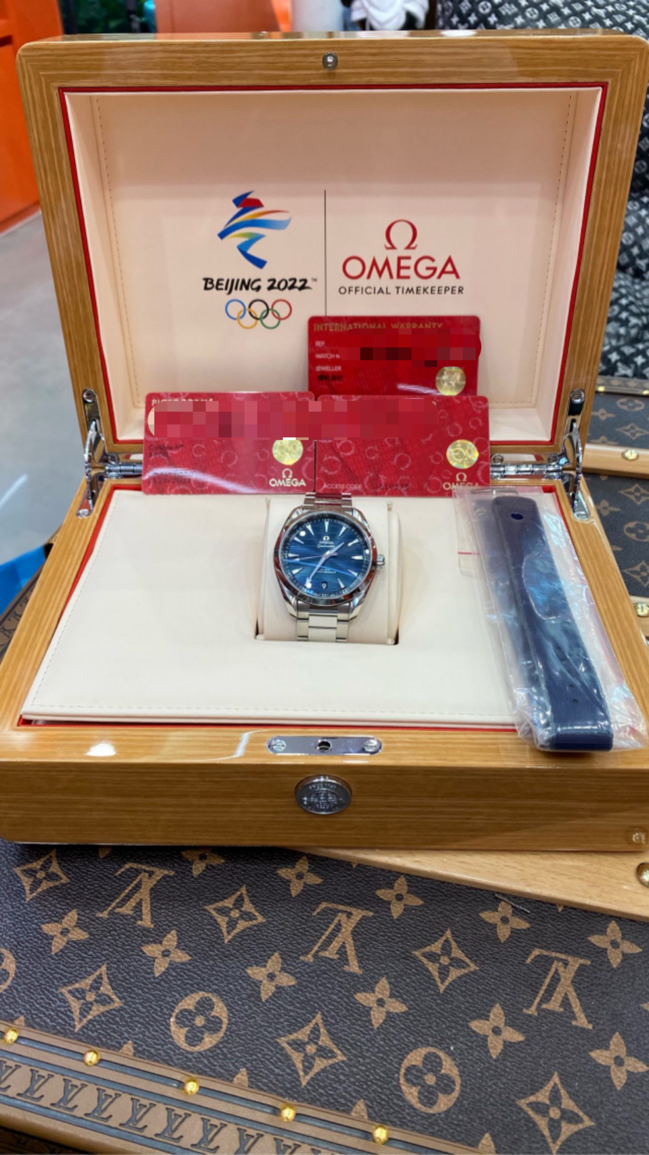 Omega 220.10.41.21.03.003 detail 7