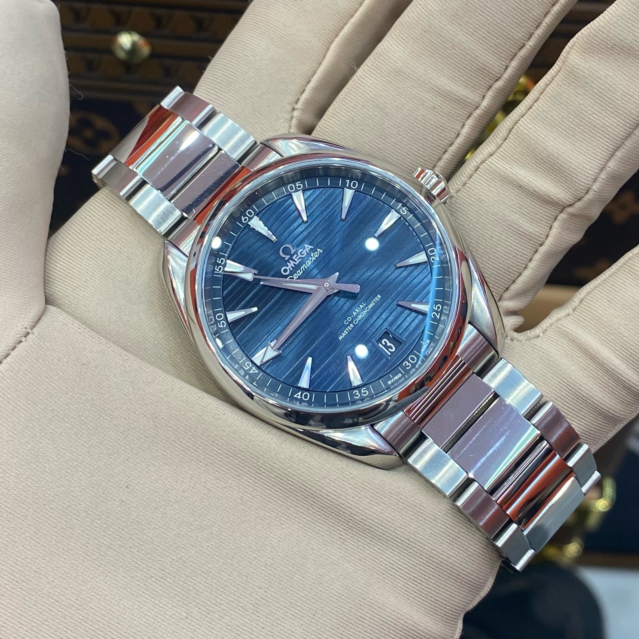 Omega 220.10.41.21.03.003 detail 3