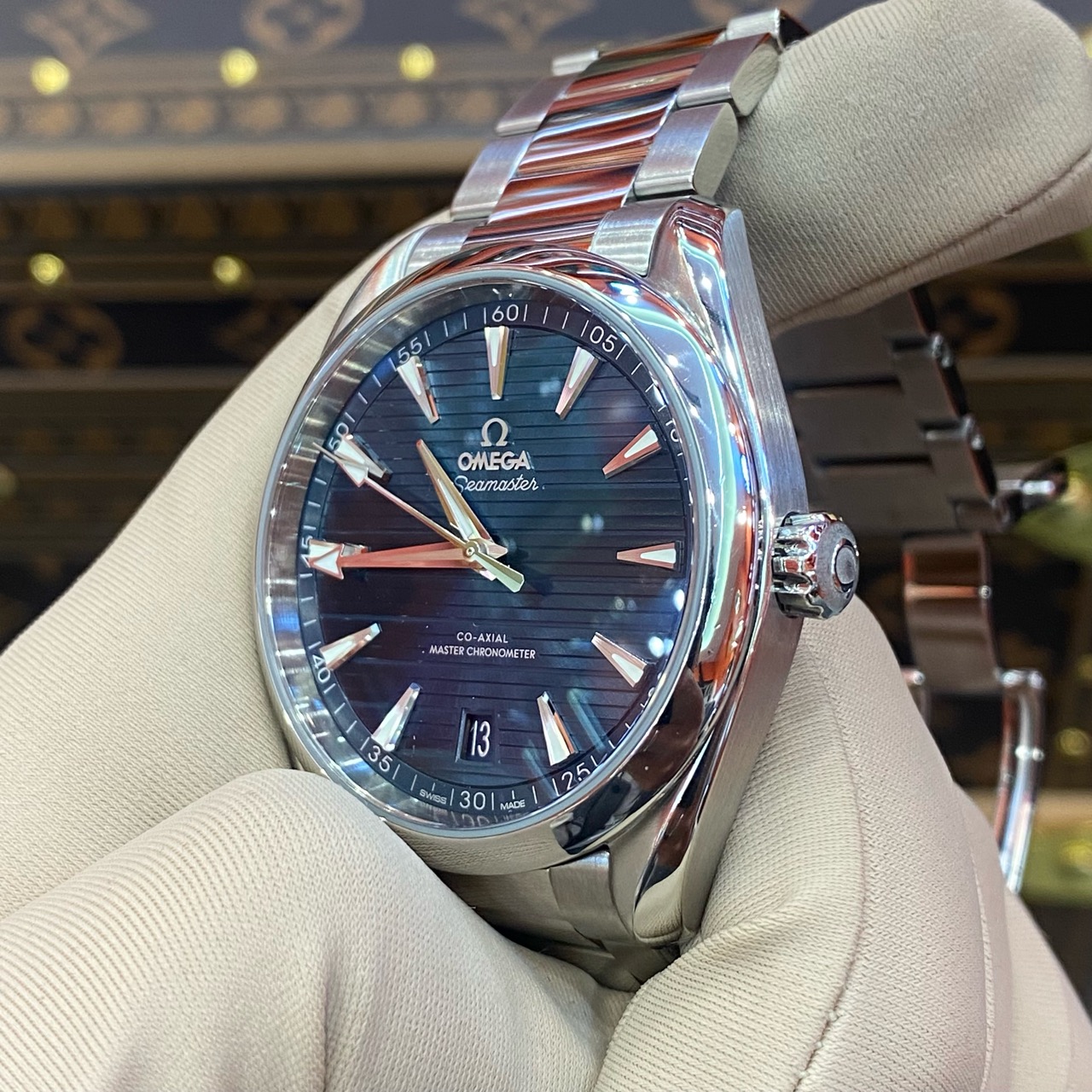 Omega 220.10.41.21.03.003 detail 2