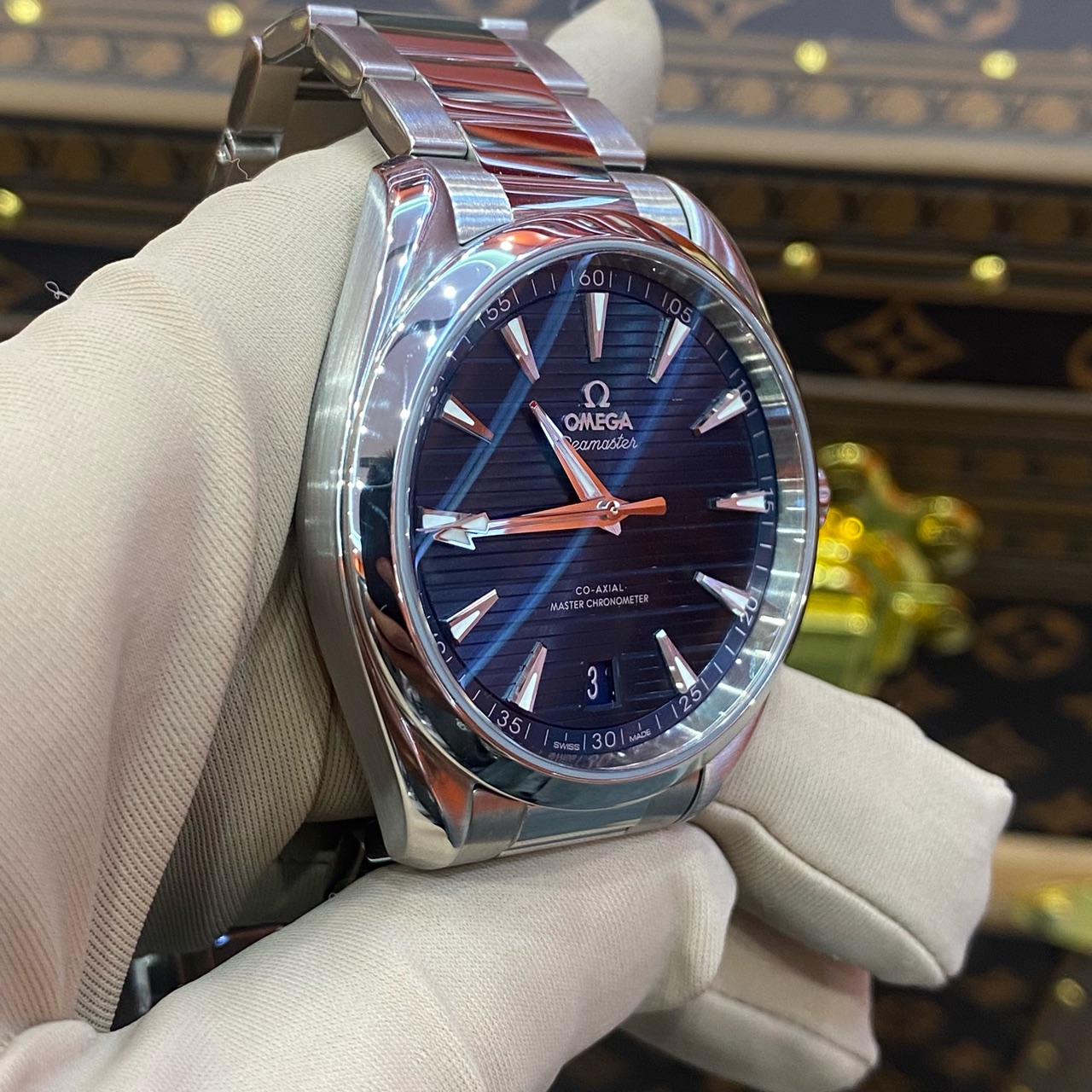 Omega 220.10.41.21.03.003 detail 1