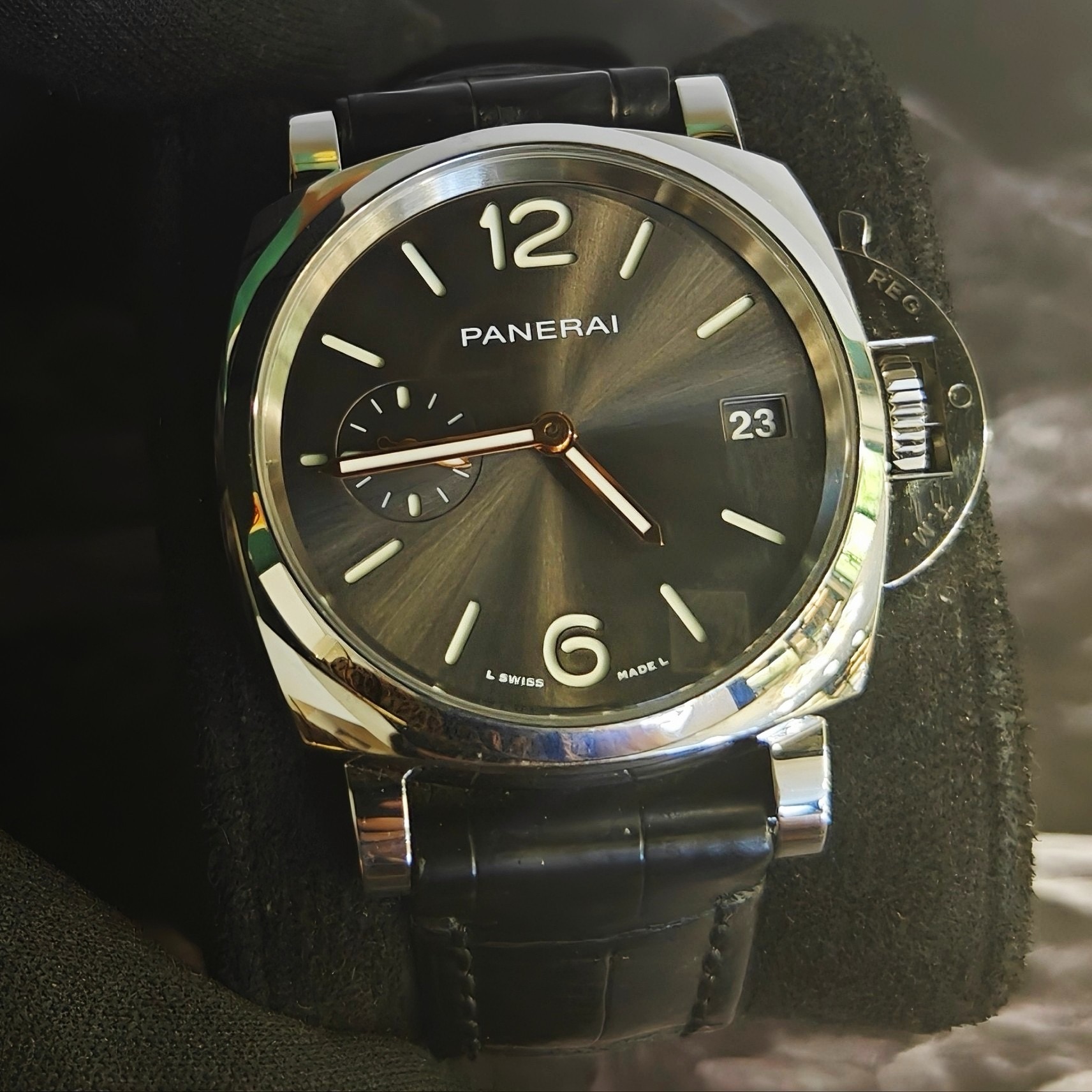 Panerai PAM01247 detail 1