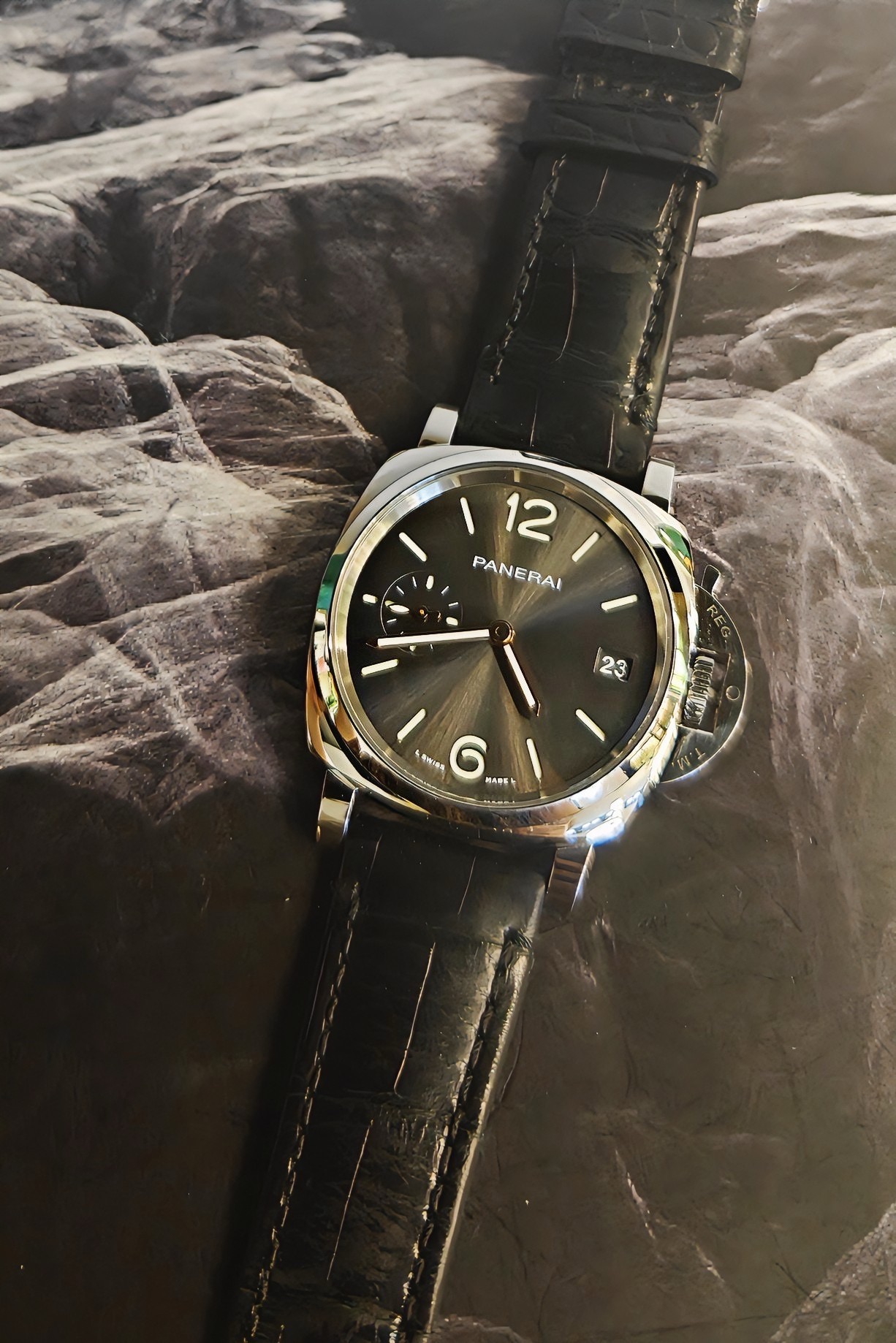 Panerai PAM01247 detail 2