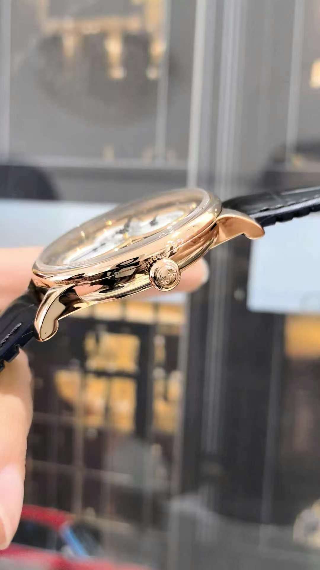 Roger Dubuis J015133201 detail 2