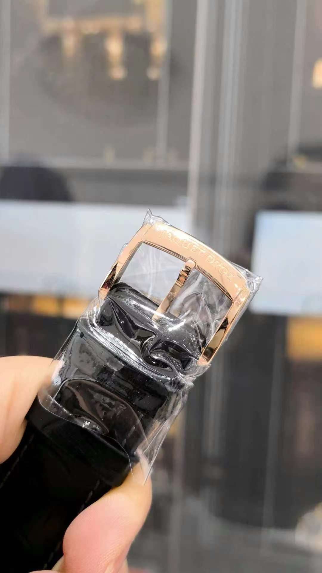 Roger Dubuis J015133201 detail 3