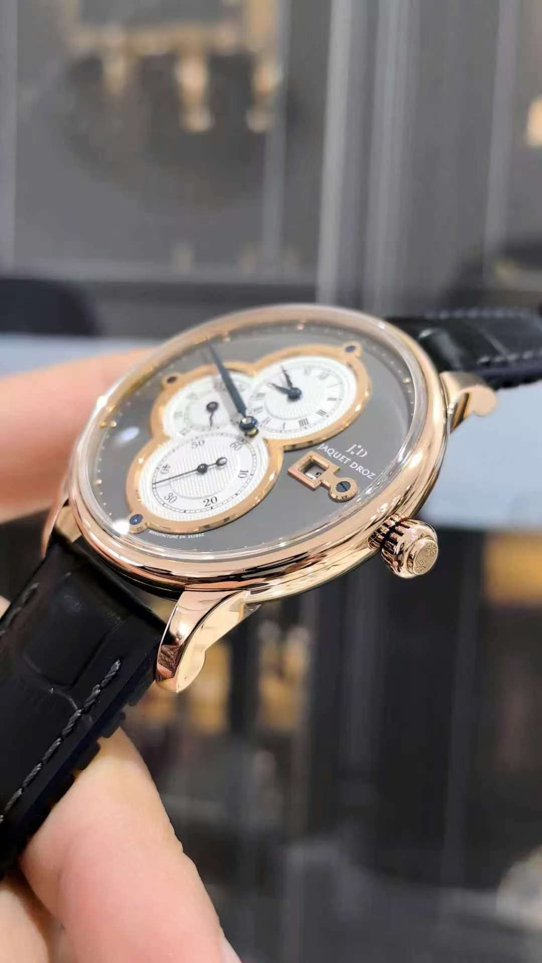 Roger Dubuis J015133201 detail 1