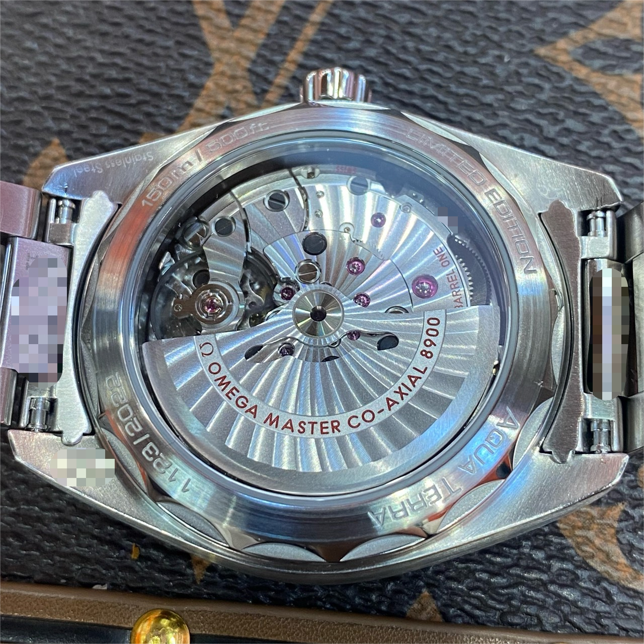Omega 220.10.41.21.03.003 detail 5