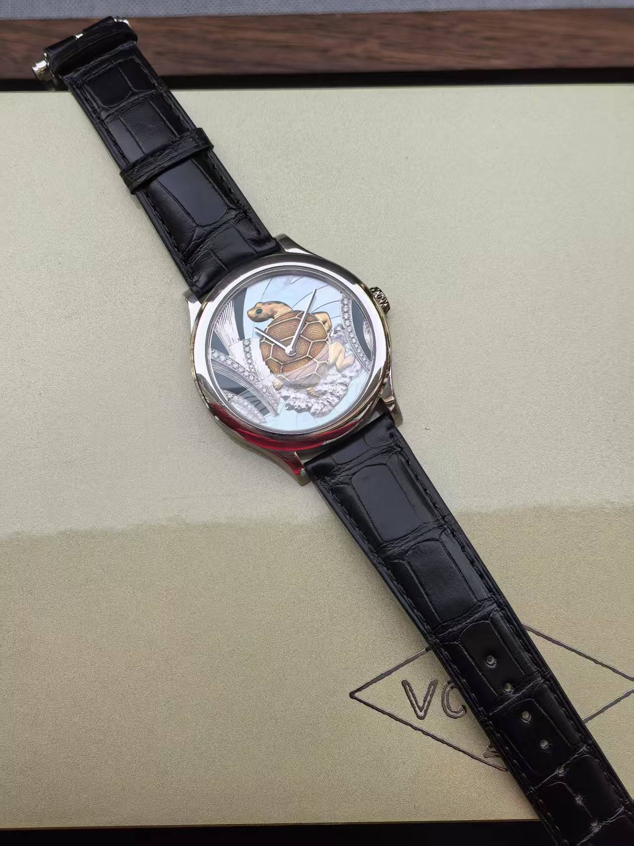 Van Cleef & Arpels VCAR030F00 detail 3