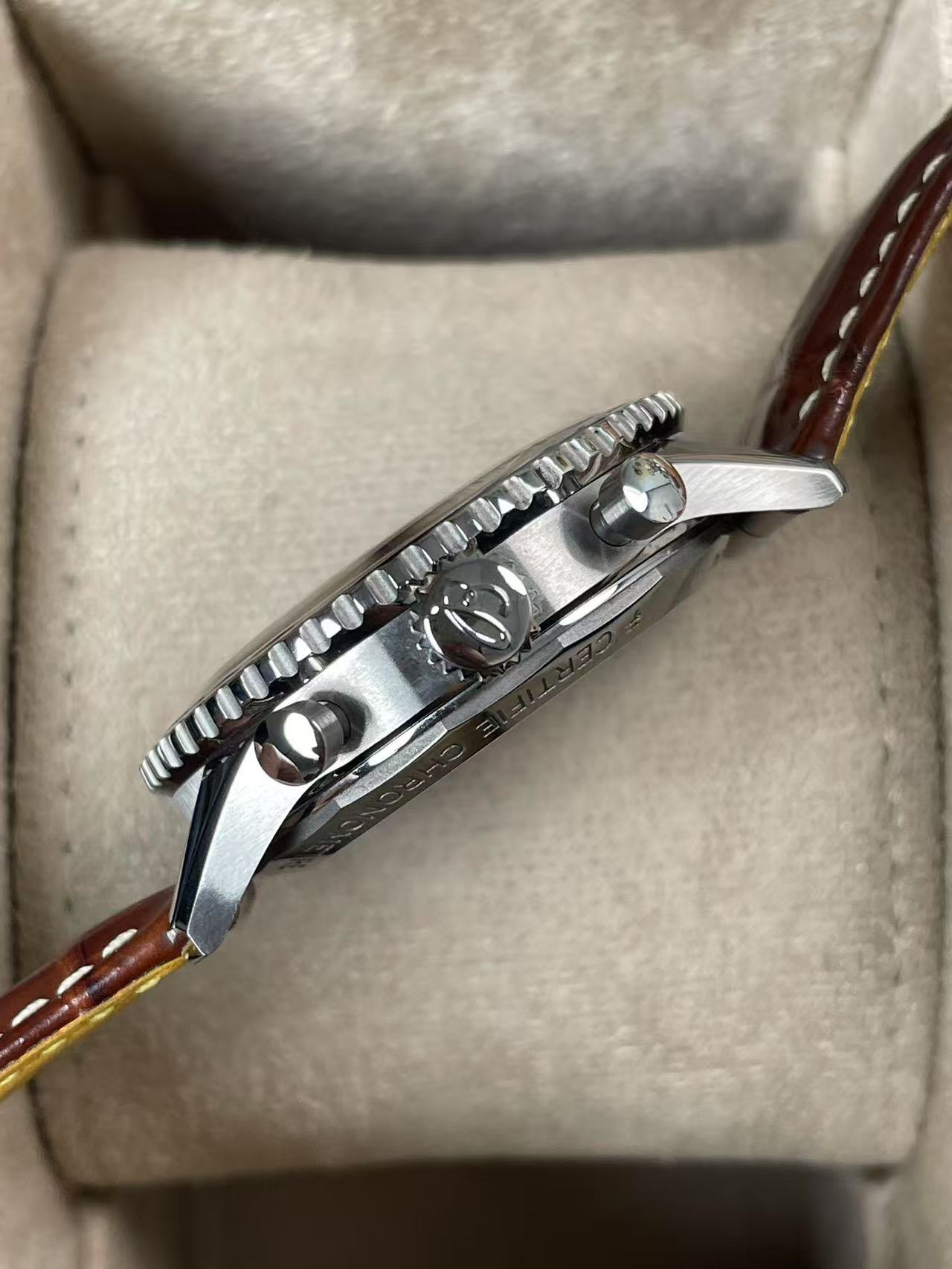 Breitling AB0139211L1P1 detail 3