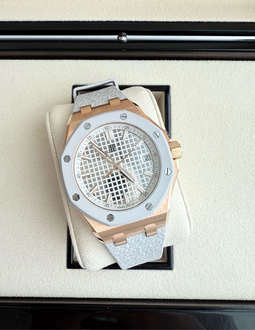 Audemars Piguet 77605OK detail 2