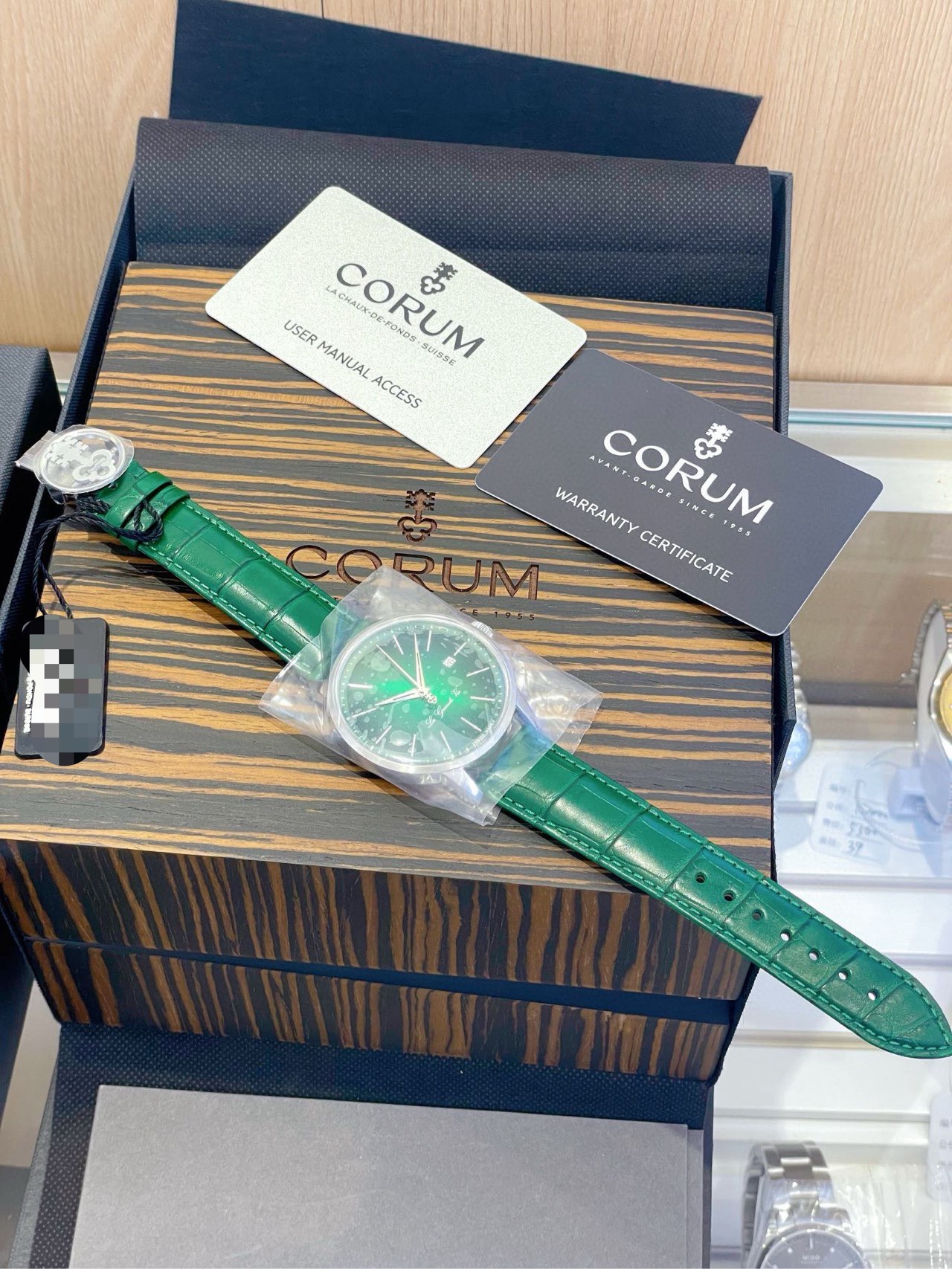 Corum Z082 / 04363 detail 3